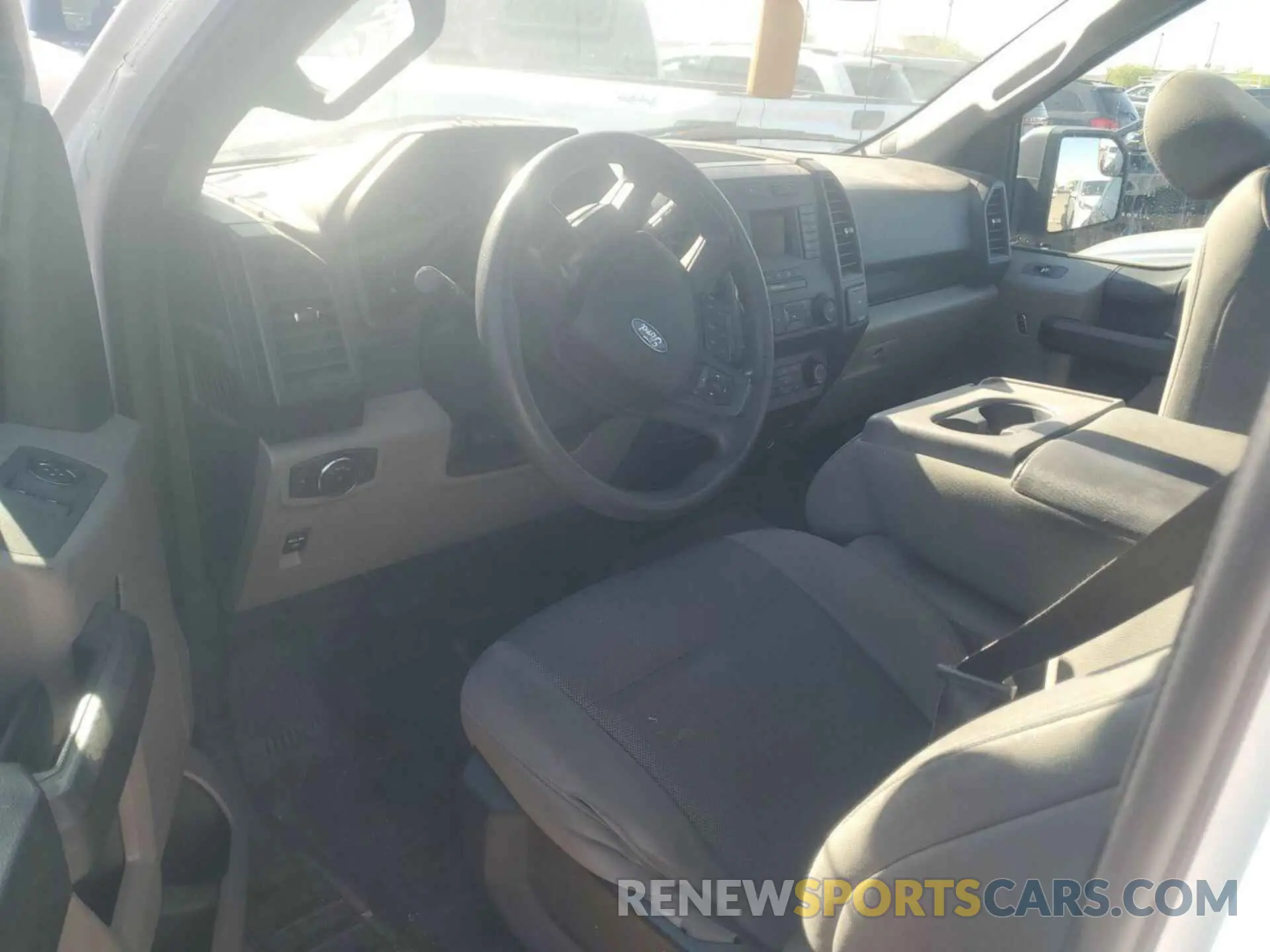 10 Фотография поврежденного автомобиля 1FTMF1CB3KKC98828 FORD F150 2019