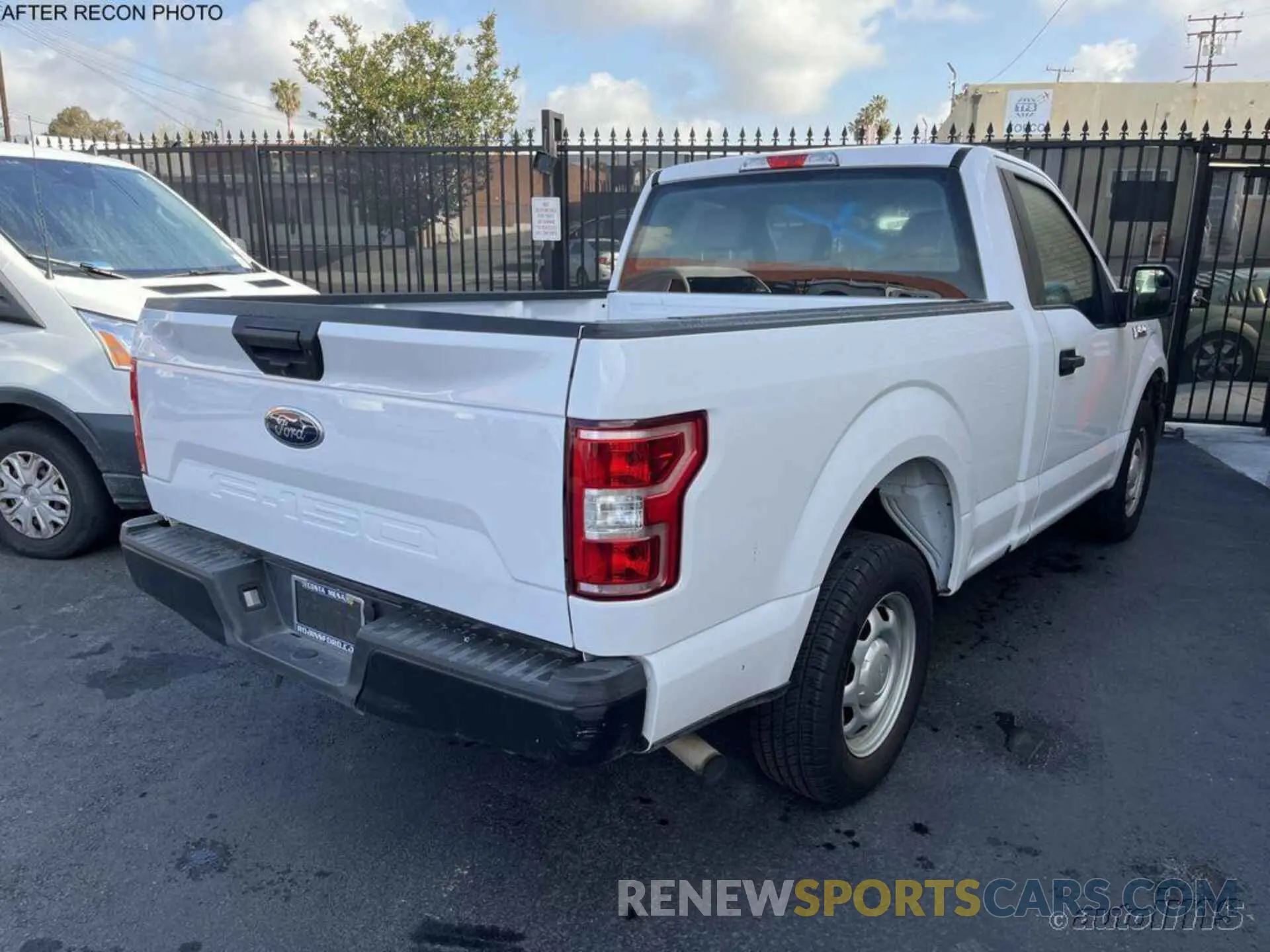 3 Фотография поврежденного автомобиля 1FTMF1CB1LKE97460 FORD F150 2020