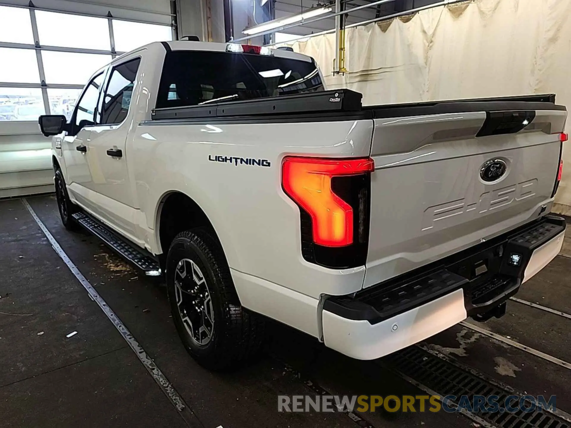 23 Фотография поврежденного автомобиля 1FT6W1EV1PWG31043 FORD F150 2023