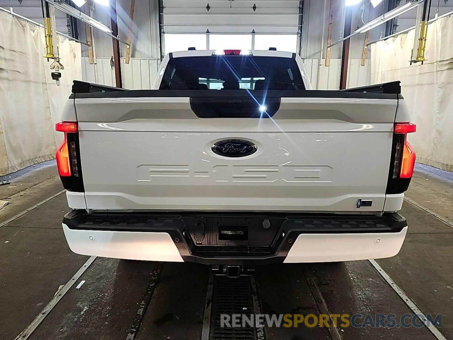 29 Фотография поврежденного автомобиля 1FT6W1EV1PWG31043 FORD F150 2023