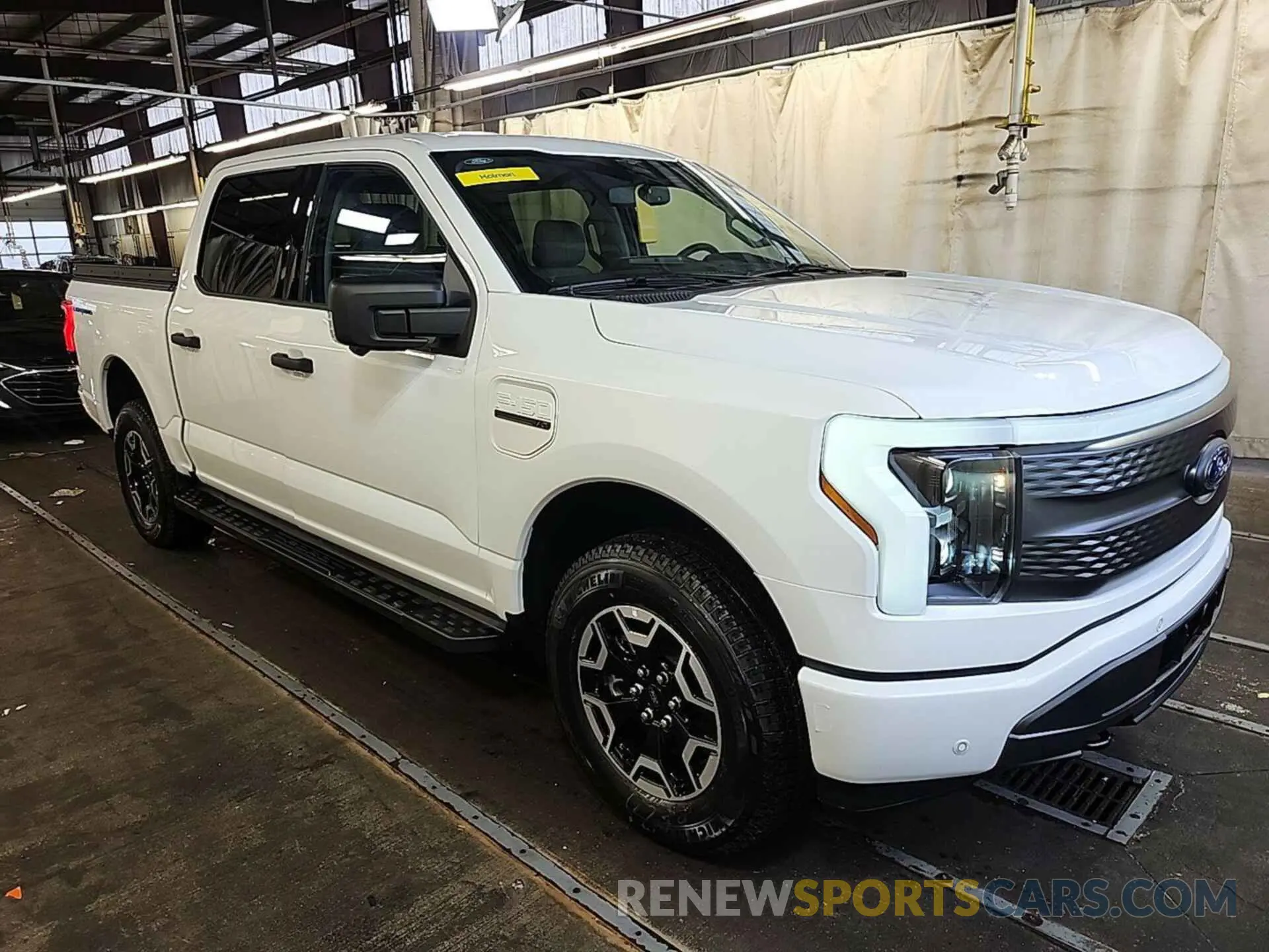 4 Фотография поврежденного автомобиля 1FT6W1EV1PWG31043 FORD F150 2023