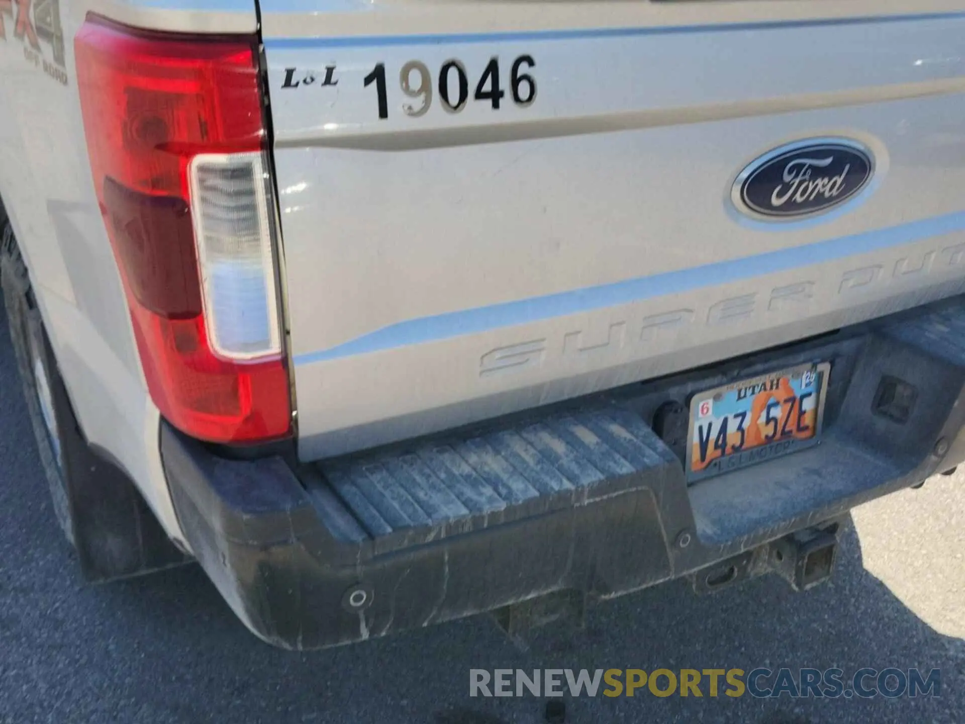 36 Photograph of a damaged car 1FT7W2B64KEF83432 FORD F250 2019