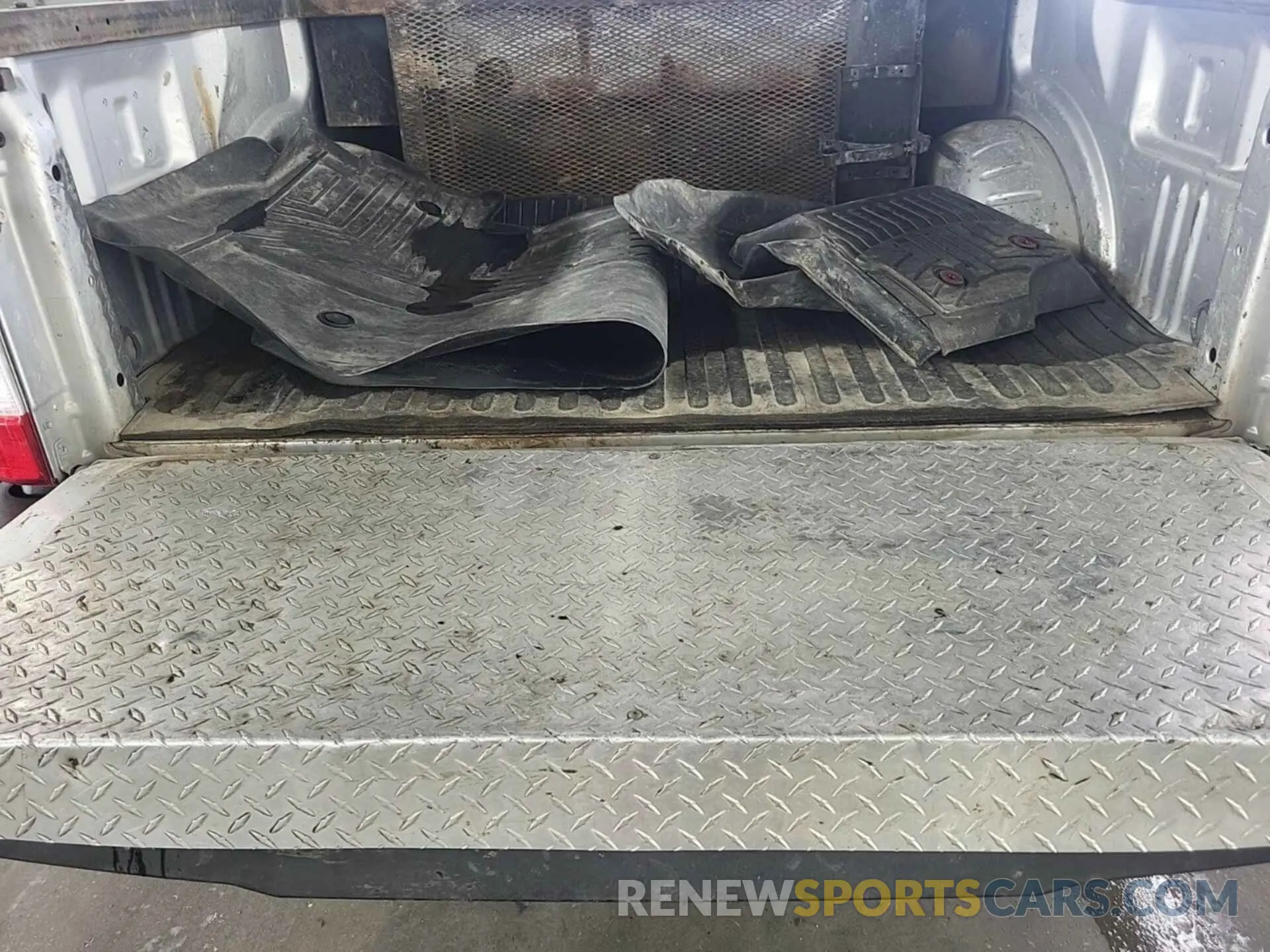 44 Photograph of a damaged car 1FT7W2B64KEF83432 FORD F250 2019