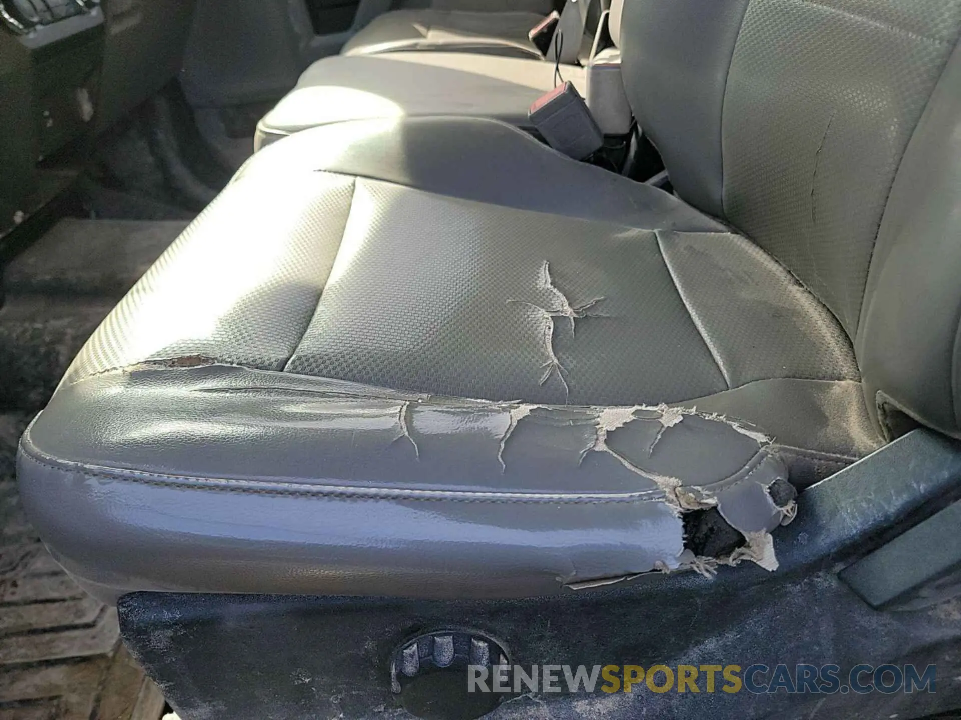17 Photograph of a damaged car 1FT7W2B65KED10533 FORD F250 2019
