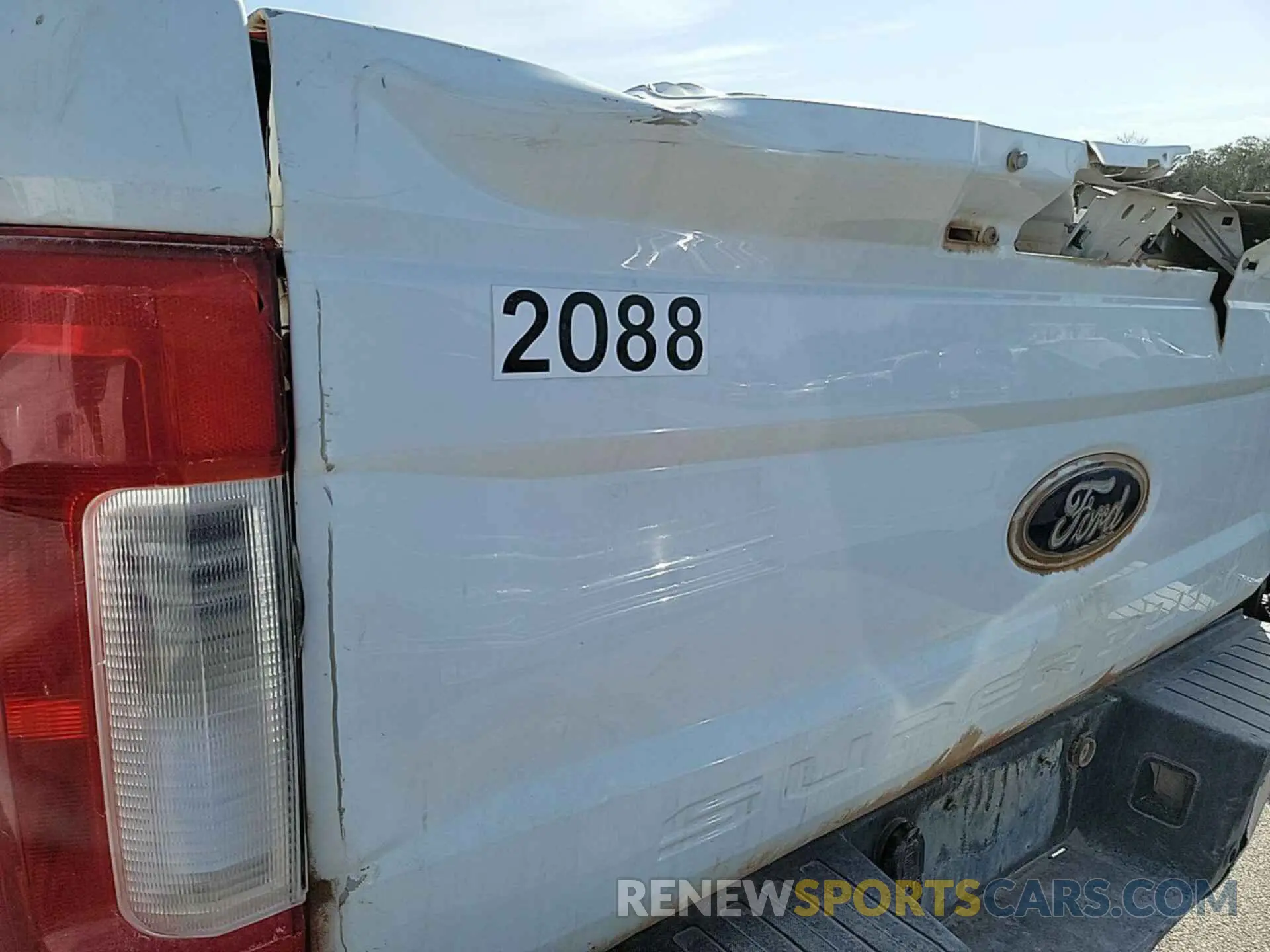 34 Photograph of a damaged car 1FT7W2B65KED10533 FORD F250 2019