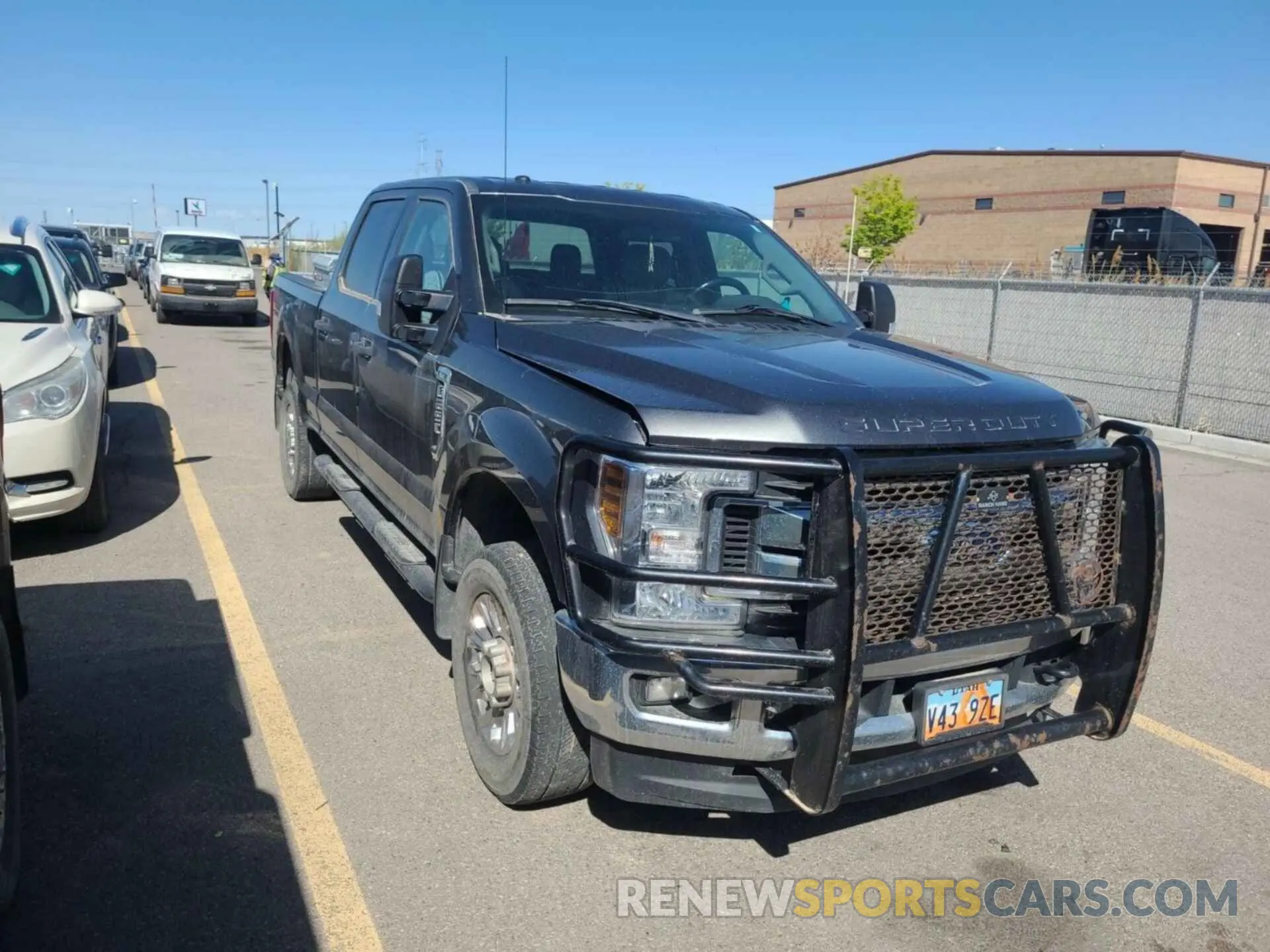 18 Photograph of a damaged car 1FT7W2B67KEE26641 FORD F250 2019