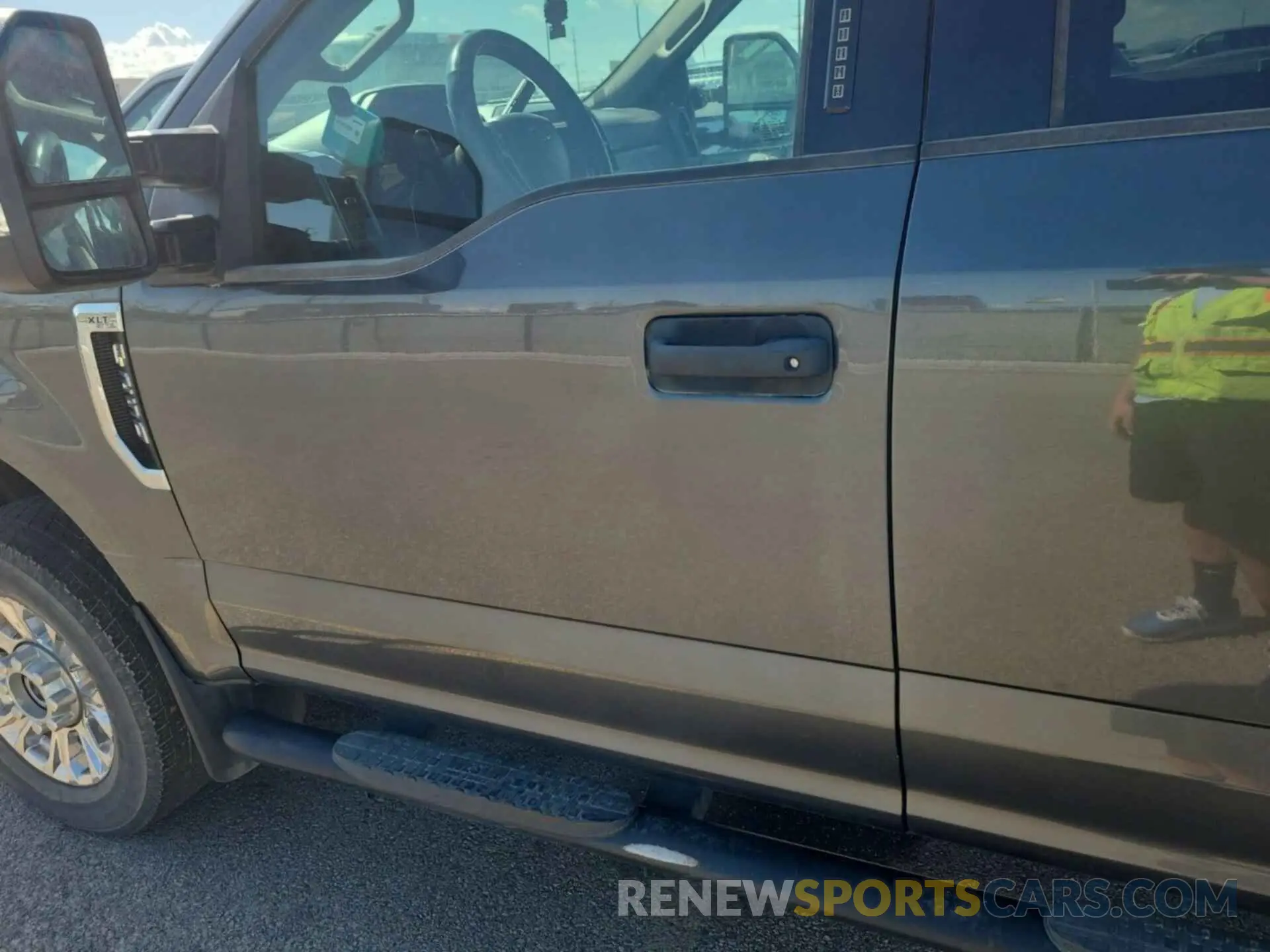 32 Photograph of a damaged car 1FT7W2B67KEE26641 FORD F250 2019