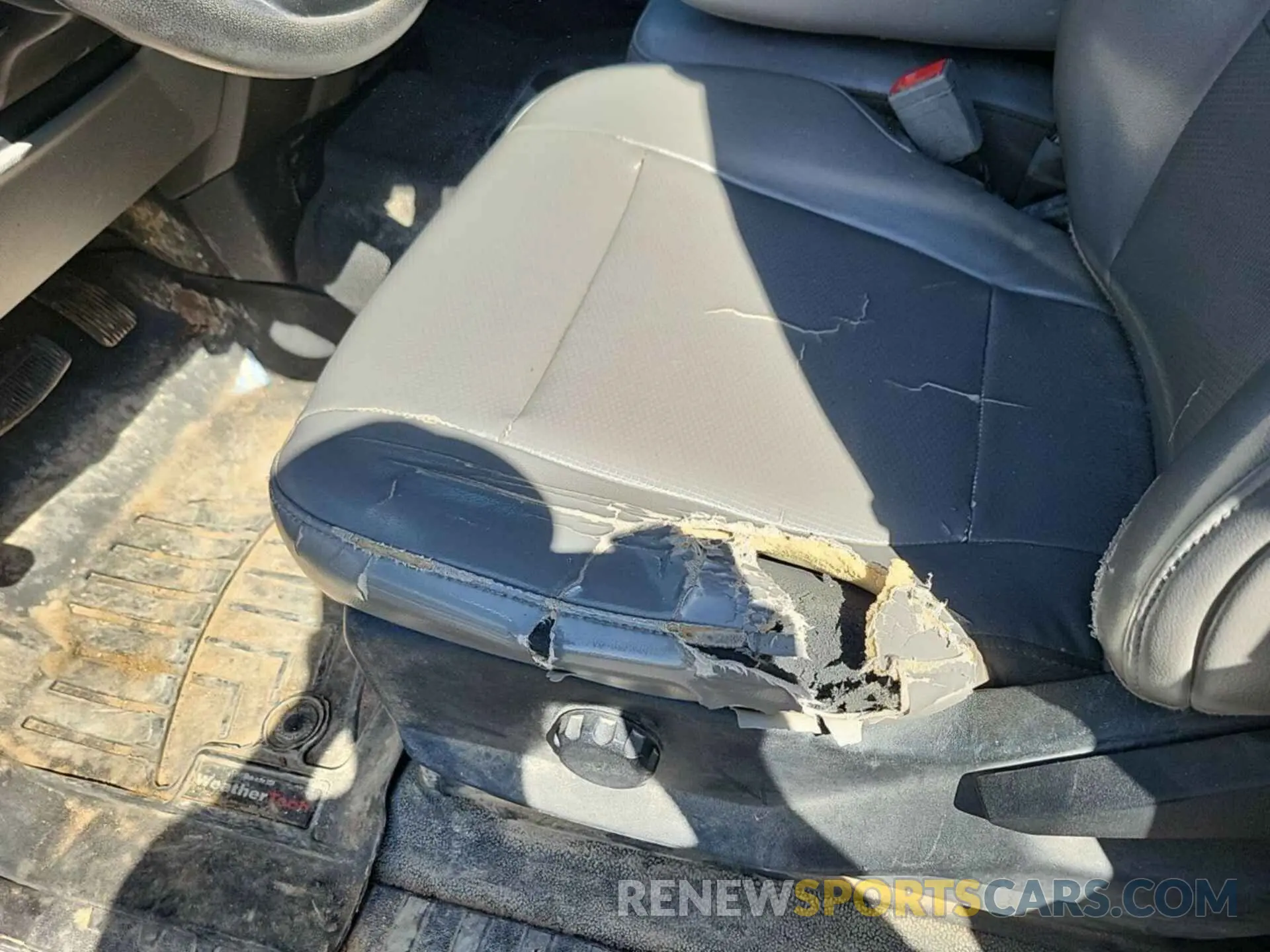 11 Photograph of a damaged car 1FT7X2A60KEE53324 FORD F250 2019