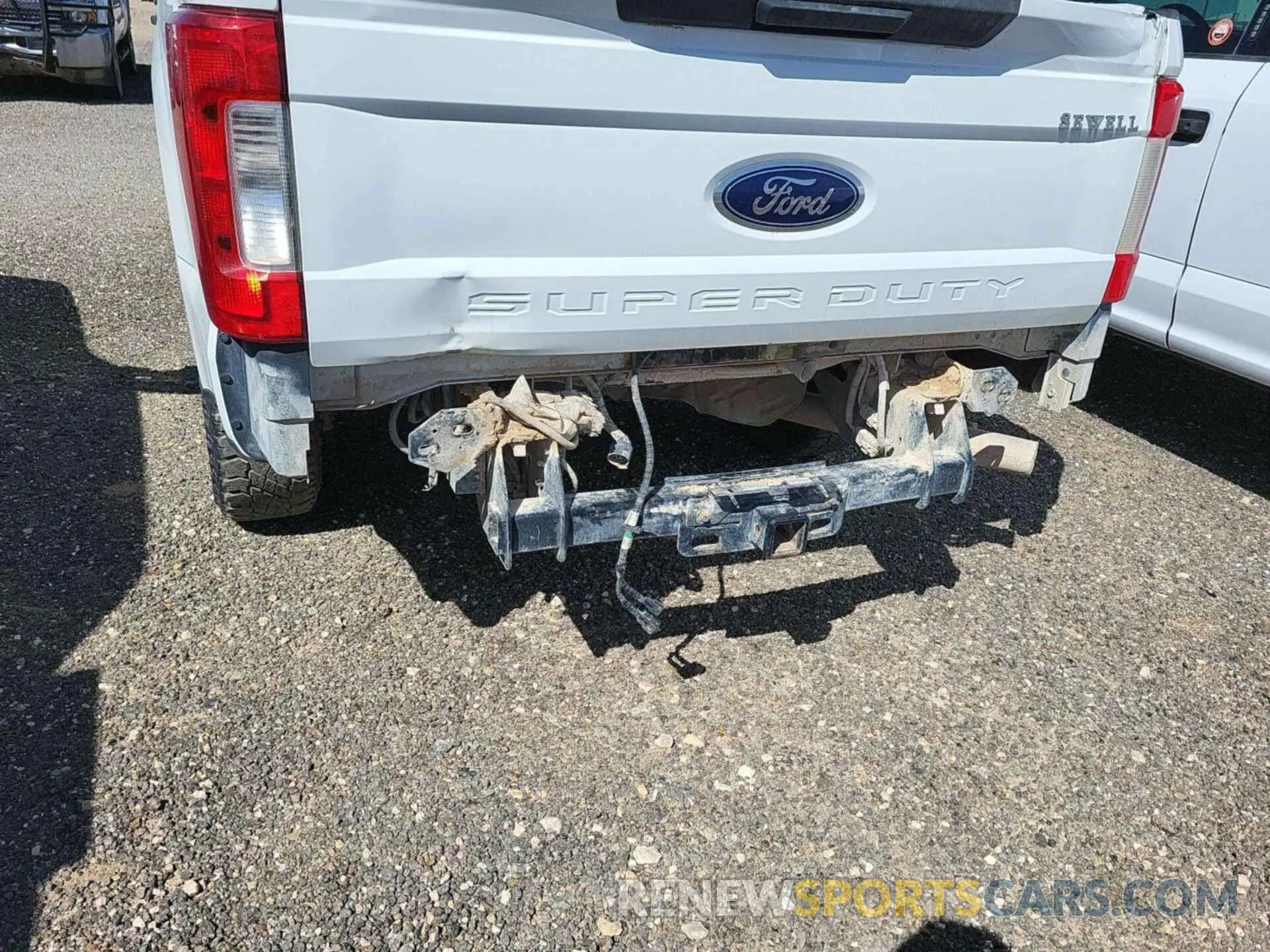 2 Photograph of a damaged car 1FT7X2A60KEE53324 FORD F250 2019