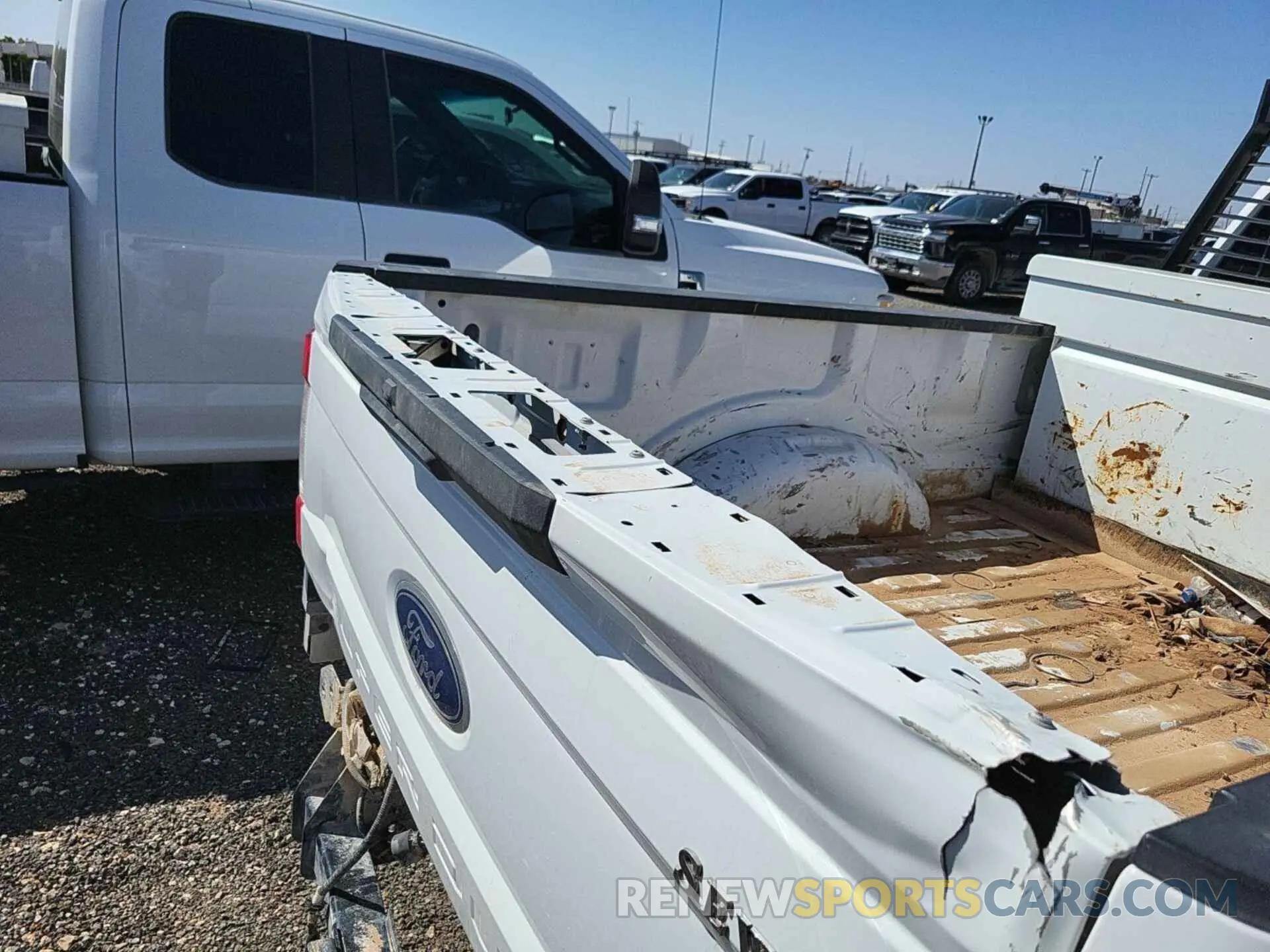 25 Photograph of a damaged car 1FT7X2A60KEE53324 FORD F250 2019