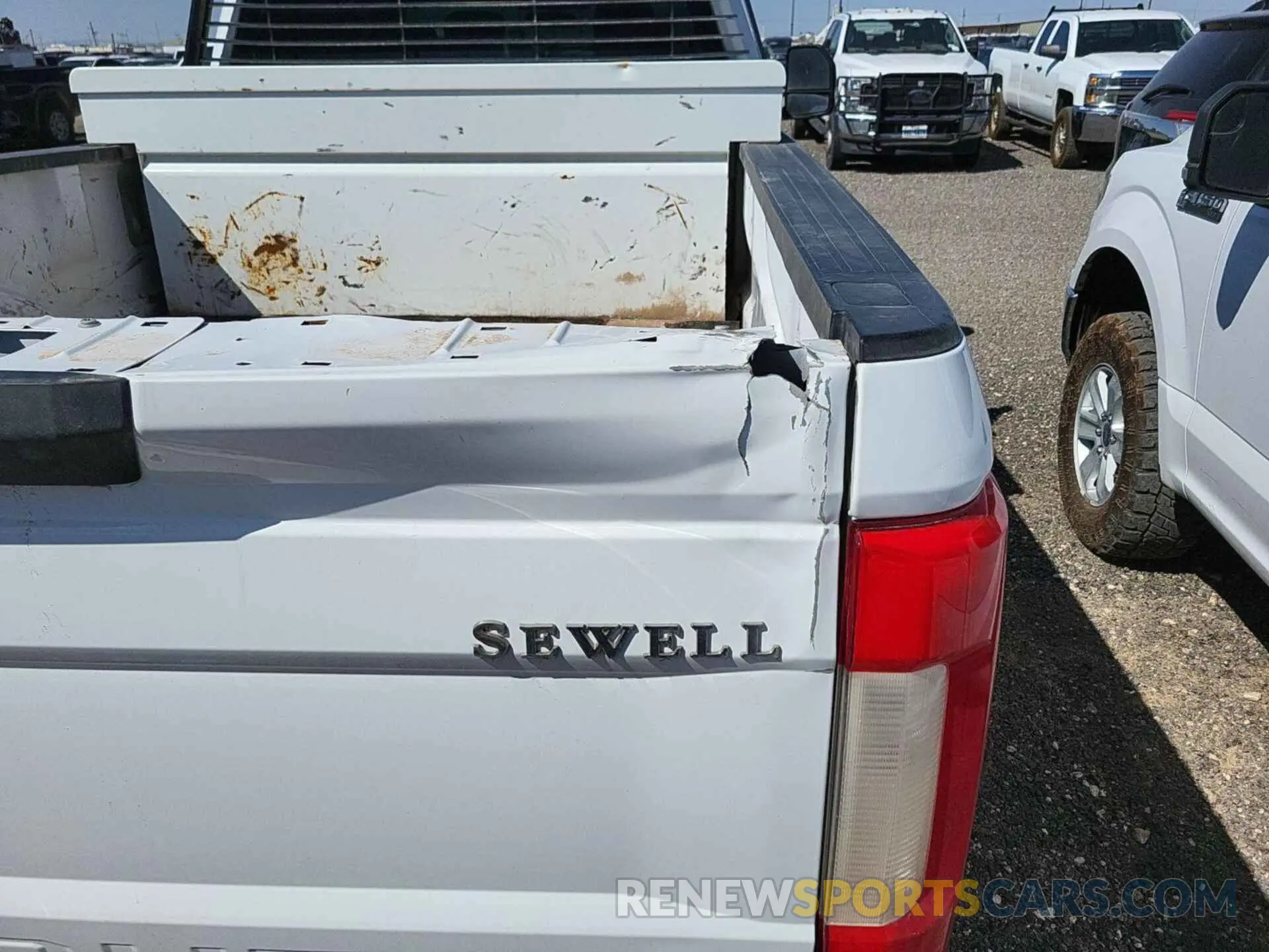 28 Photograph of a damaged car 1FT7X2A60KEE53324 FORD F250 2019