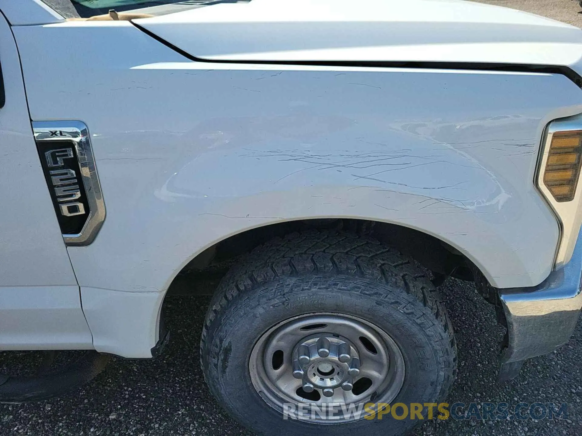 5 Photograph of a damaged car 1FT7X2A60KEE53324 FORD F250 2019
