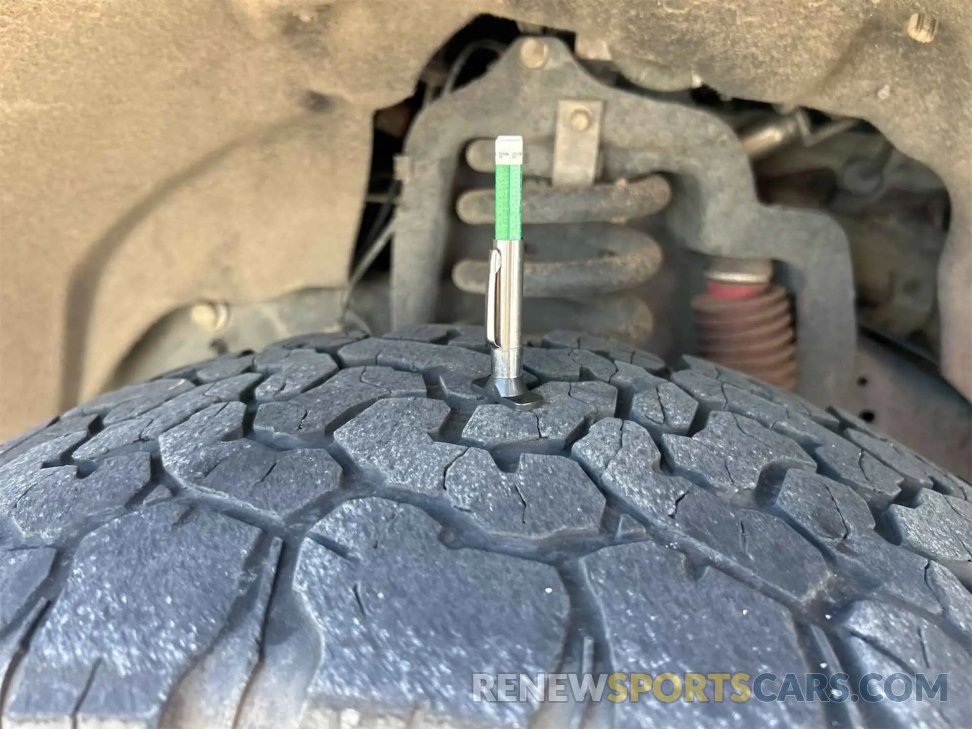 16 Photograph of a damaged car 1FT7X2A61KEE68611 FORD F250 2019