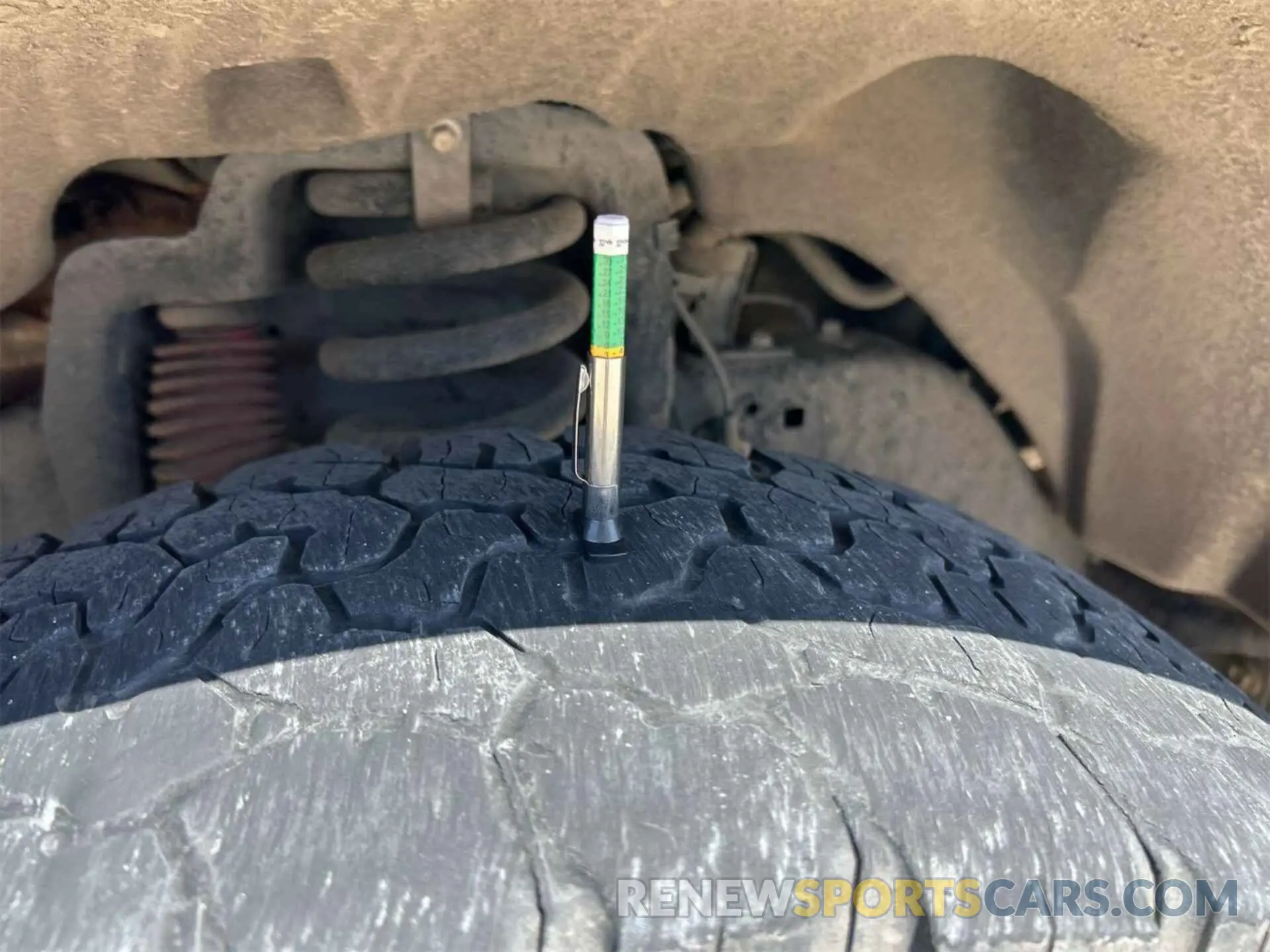 17 Photograph of a damaged car 1FT7X2A61KEE68611 FORD F250 2019