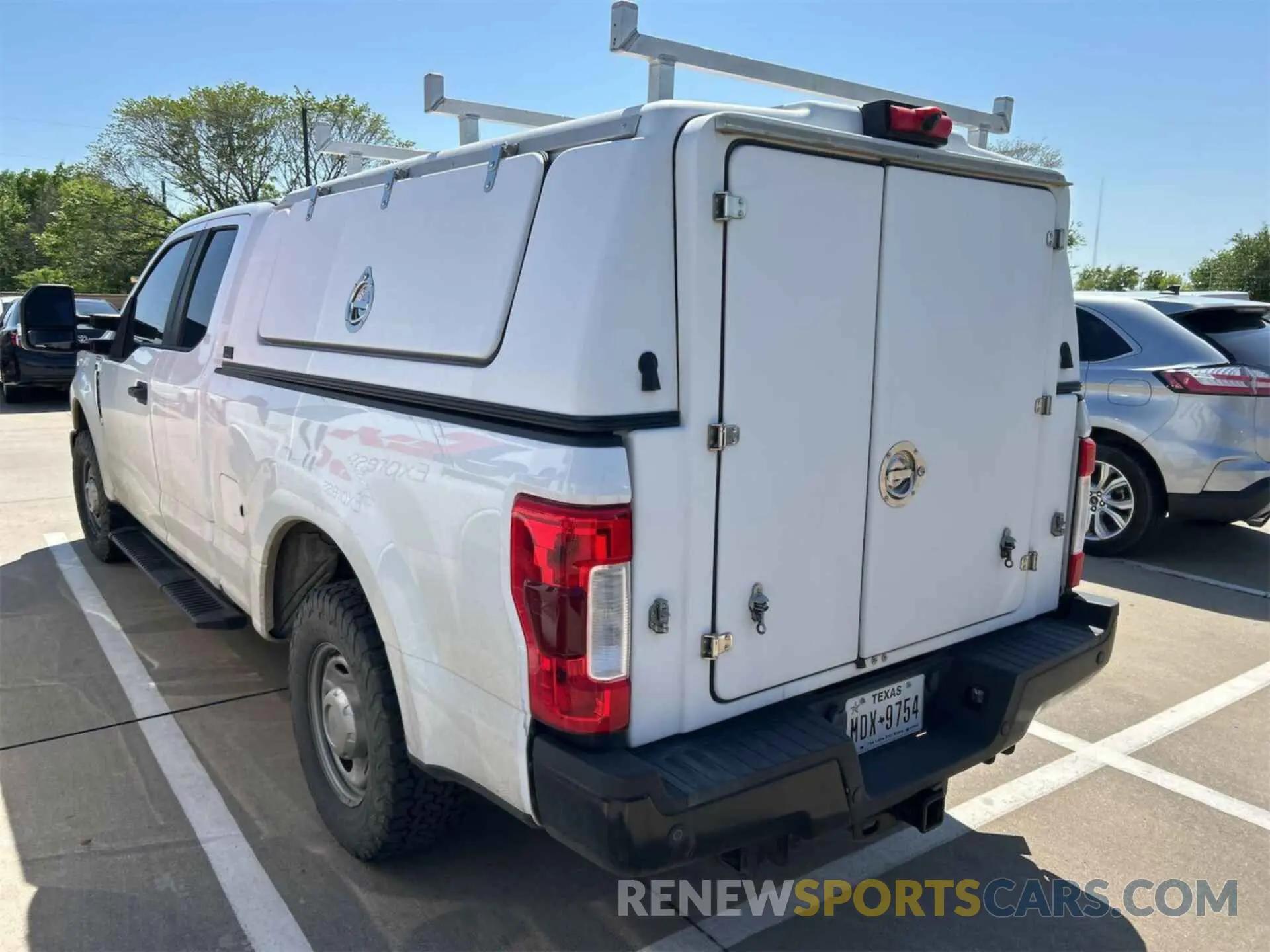 19 Photograph of a damaged car 1FT7X2A61KEE68611 FORD F250 2019