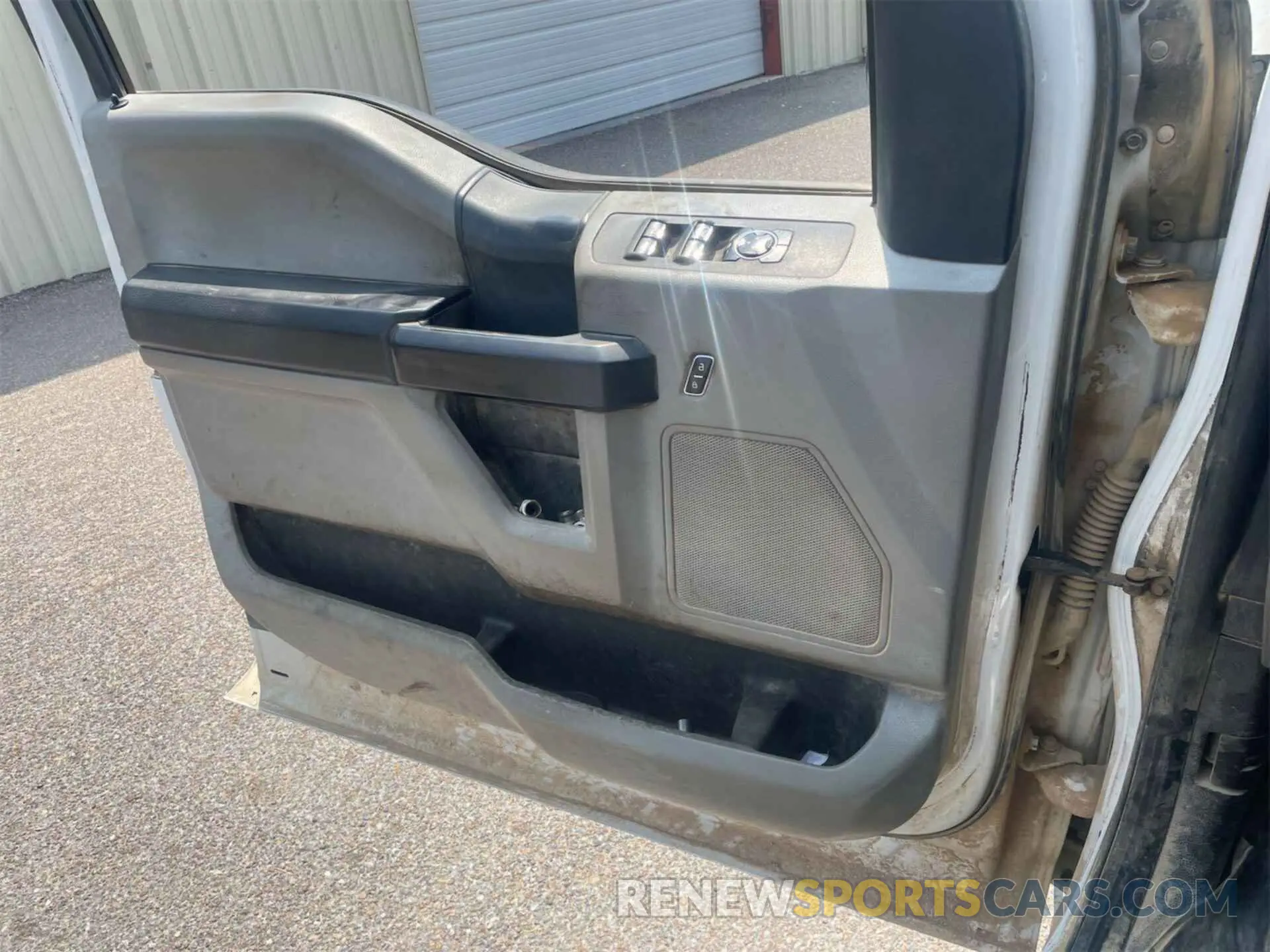 20 Photograph of a damaged car 1FT7X2B68KEF83088 FORD F250 2019
