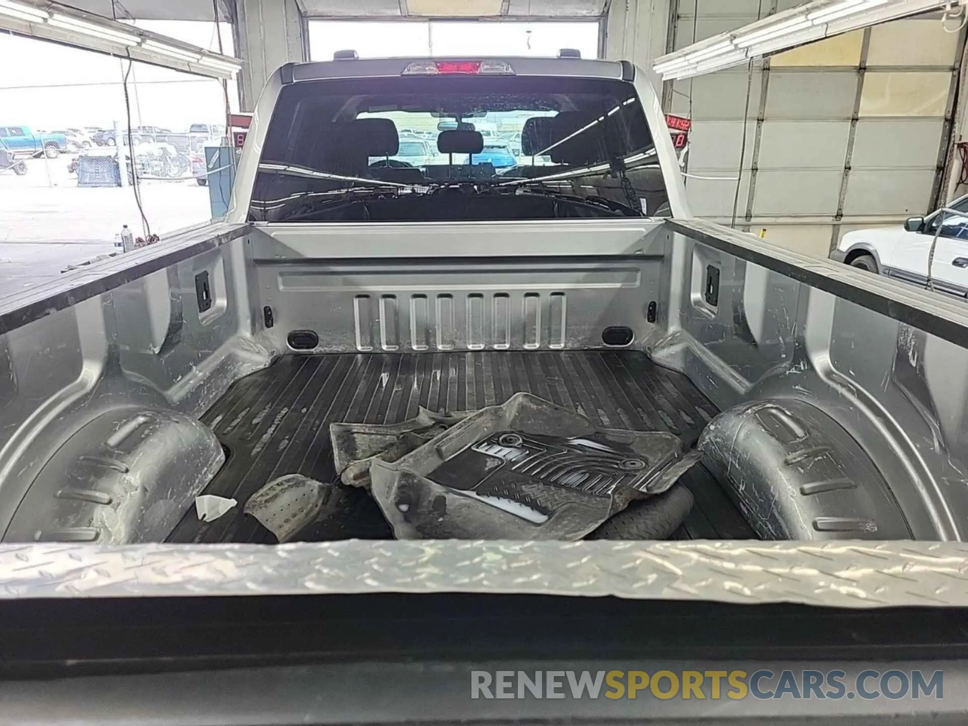 18 Photograph of a damaged car 1FT7W2B68LED71019 FORD F250 2020