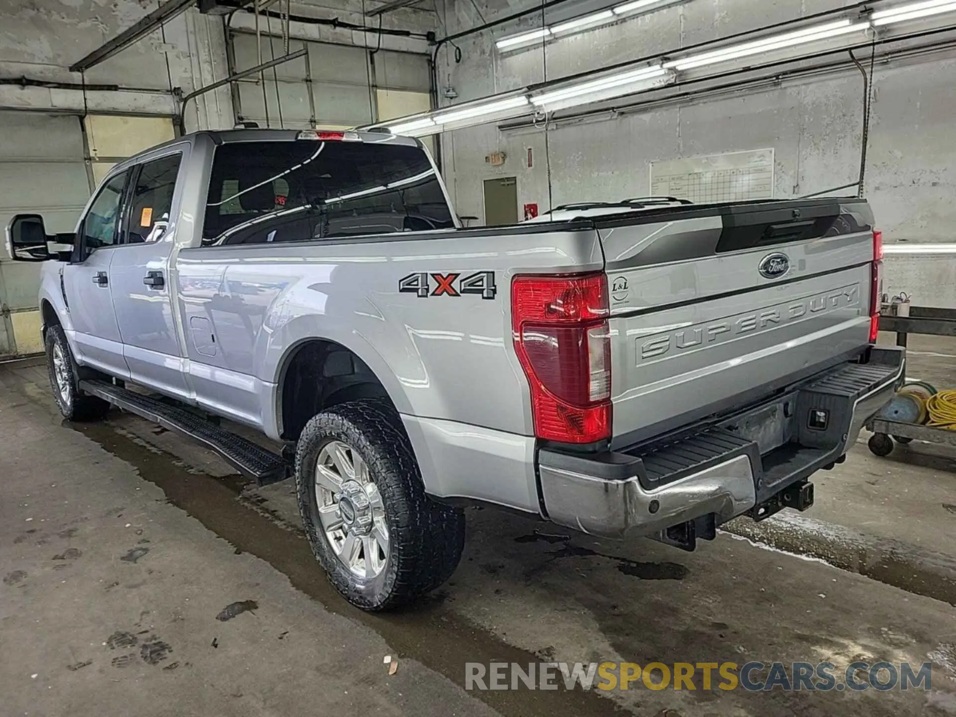 32 Photograph of a damaged car 1FT7W2B68LED71019 FORD F250 2020