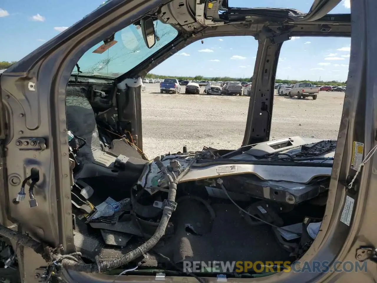 7 Photograph of a damaged car 1FT8W2BT3LED61816 FORD F250 2020