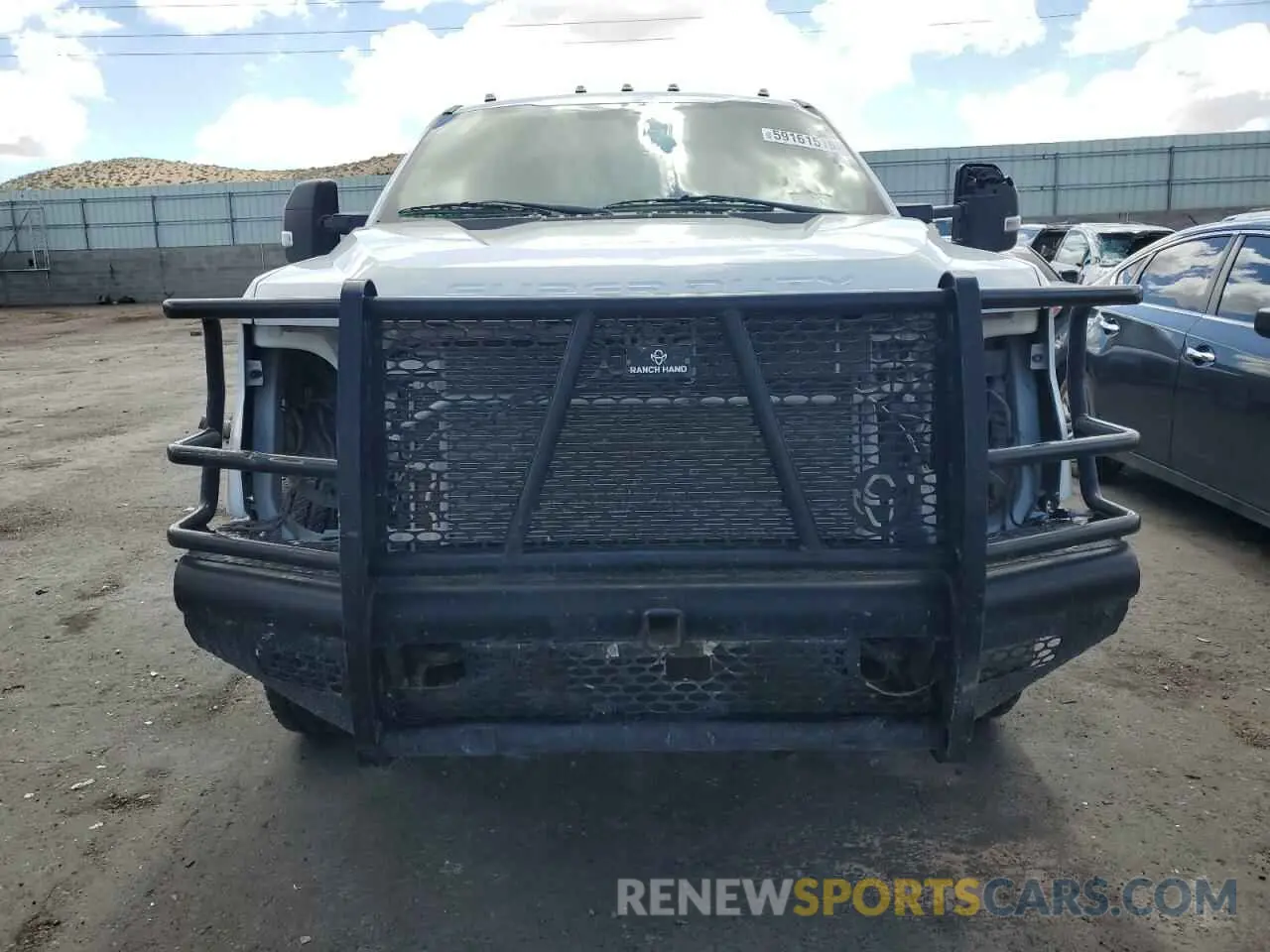5 Photograph of a damaged car 1FT8W2BT6NED06215 FORD F250 2022