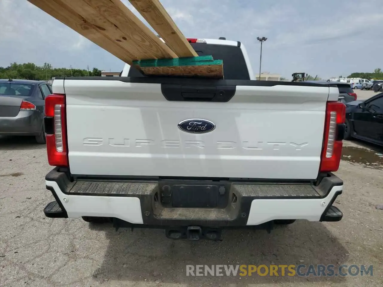 6 Photograph of a damaged car 1FT8W2BTXPEC34552 FORD F250 2023
