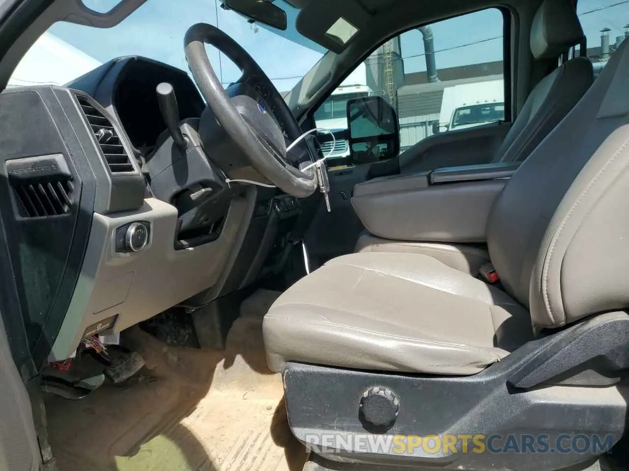 7 Photograph of a damaged car 1FD8W3DT4KEG49566 FORD F350 2019