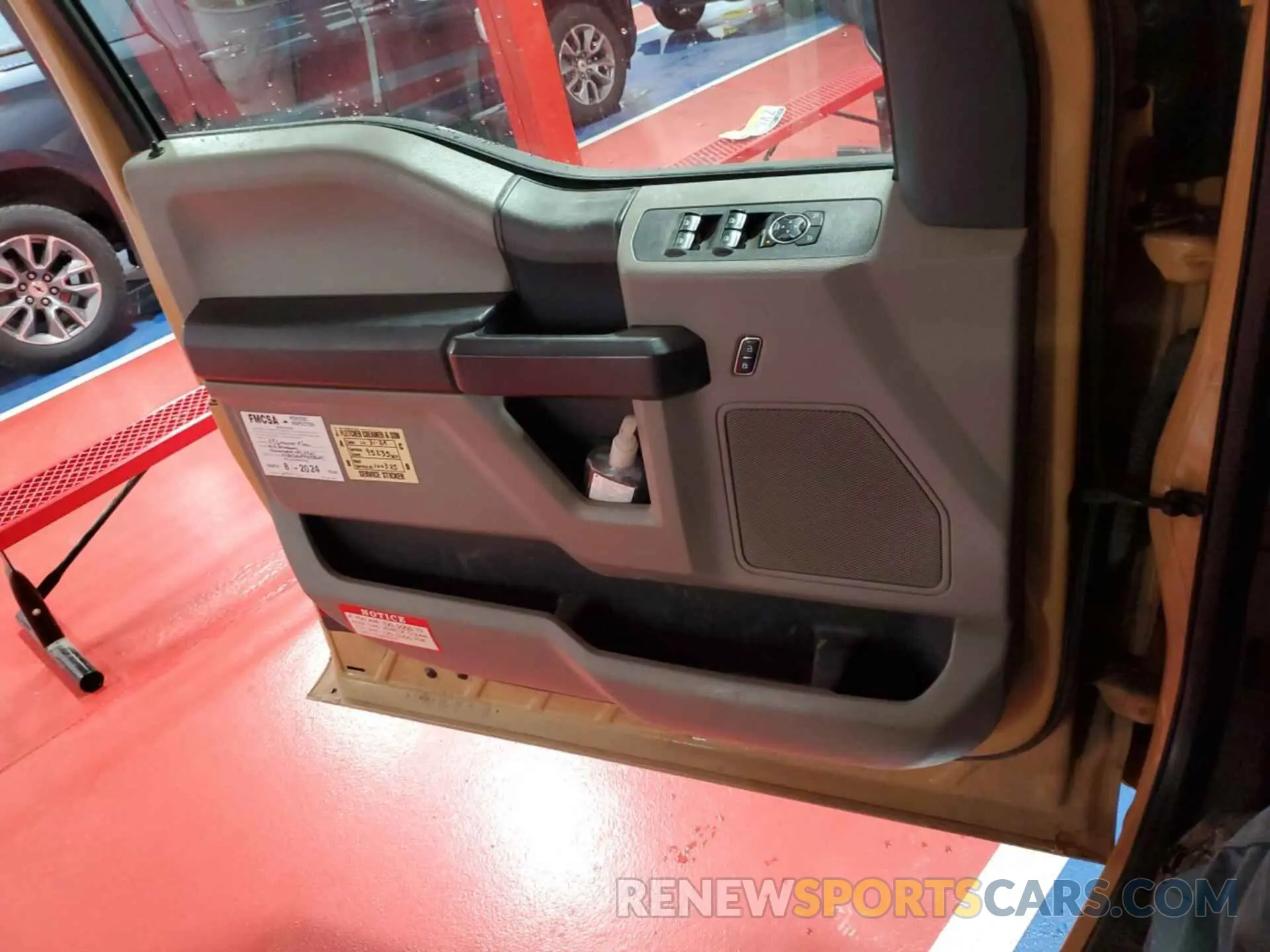 27 Photograph of a damaged car 1FD8X3E69KEF05601 FORD F350 2019