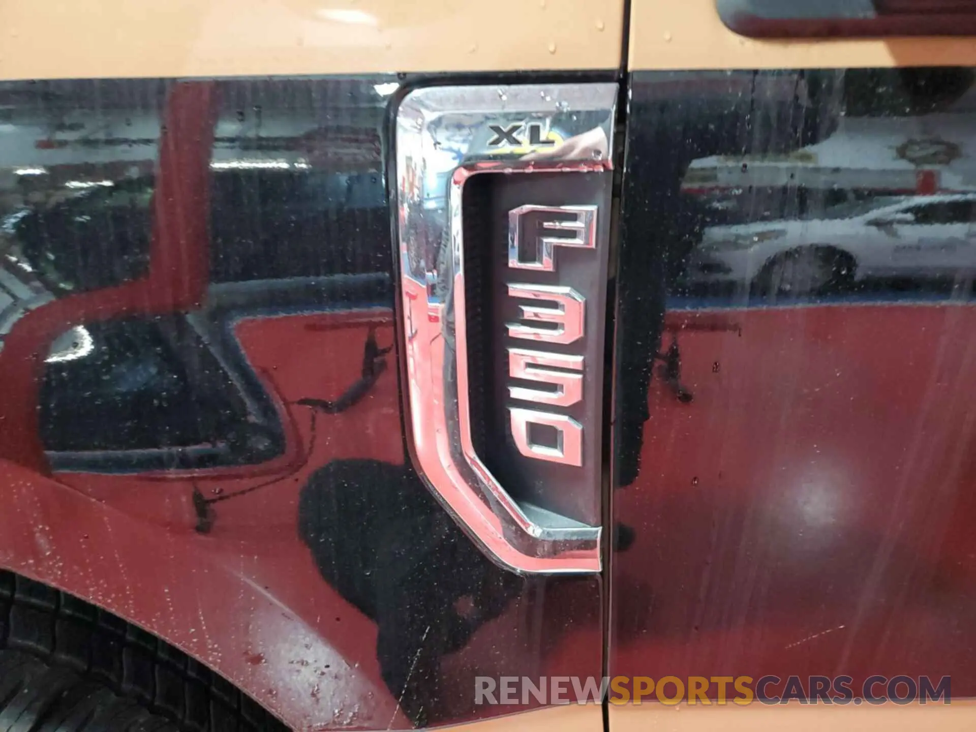 4 Photograph of a damaged car 1FD8X3E69KEF05601 FORD F350 2019