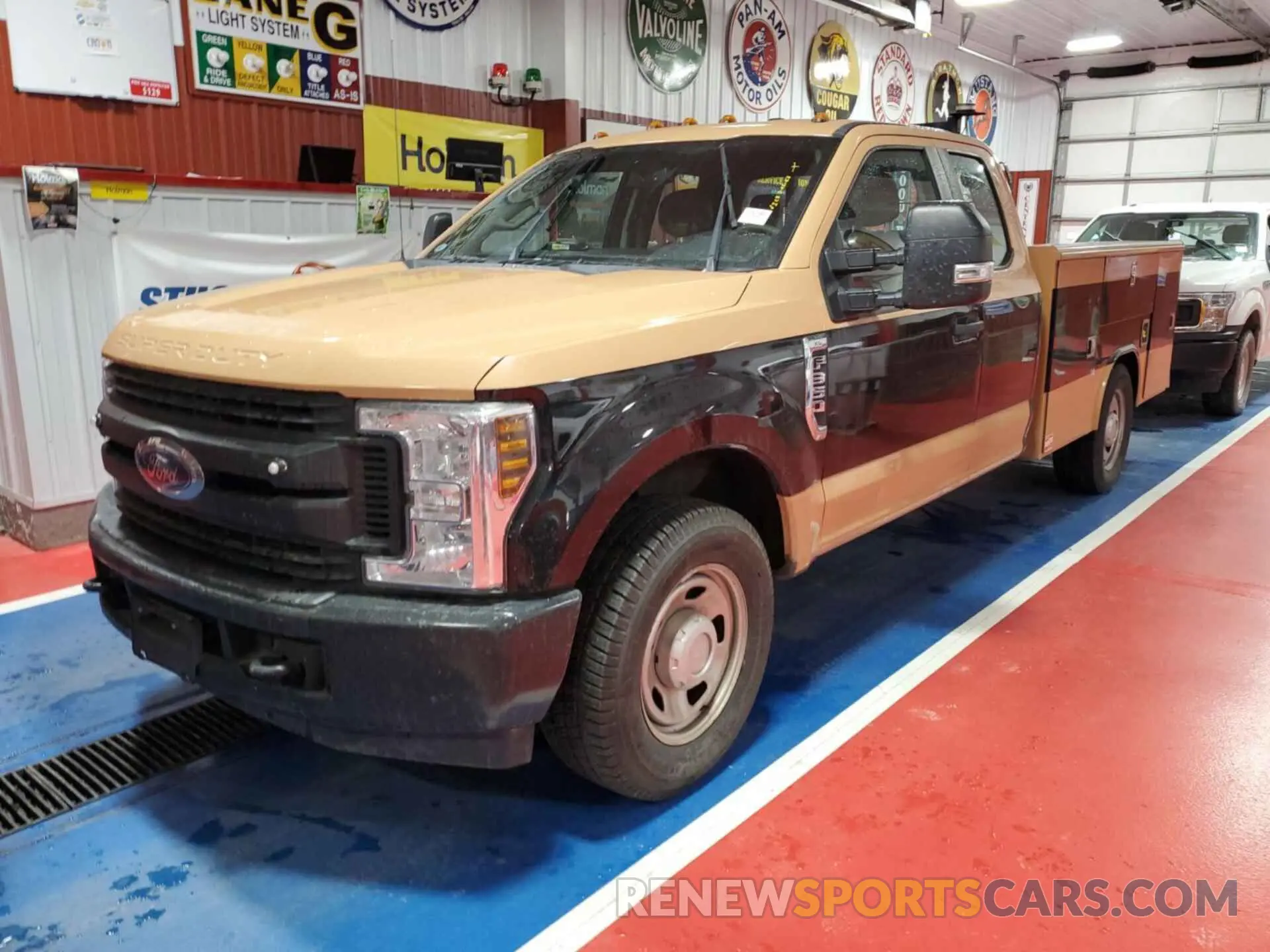 8 Photograph of a damaged car 1FD8X3E69KEF05601 FORD F350 2019