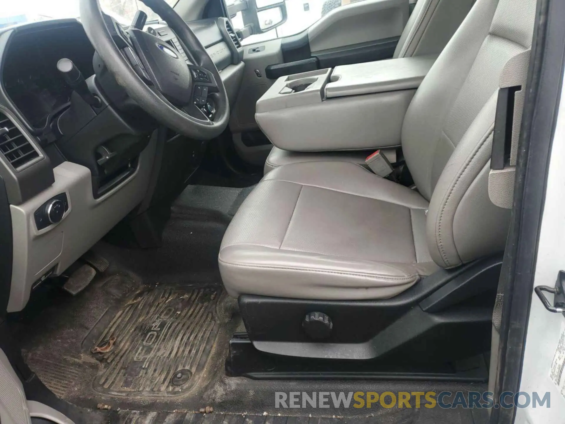 3 Photograph of a damaged car 1FD8X3H63KEE90931 FORD F350 2019