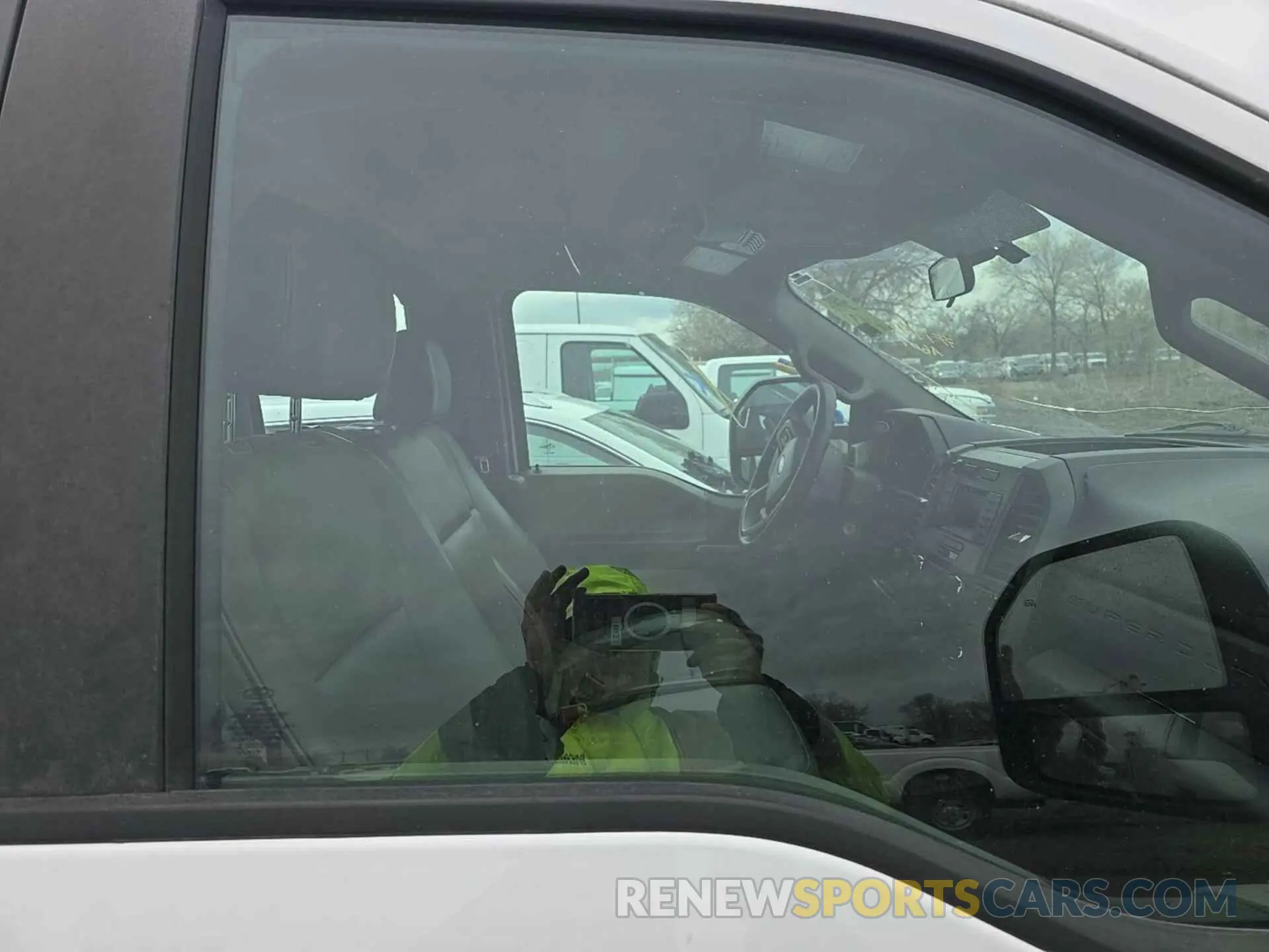 5 Photograph of a damaged car 1FD8X3H63KEE90931 FORD F350 2019