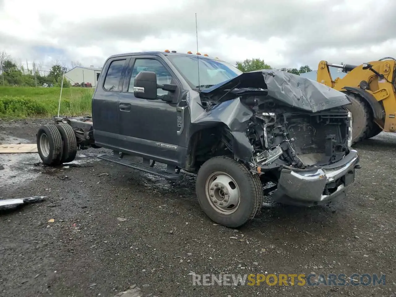 4 Photograph of a damaged car 1FD8X3HT2KEE17555 FORD F350 2019