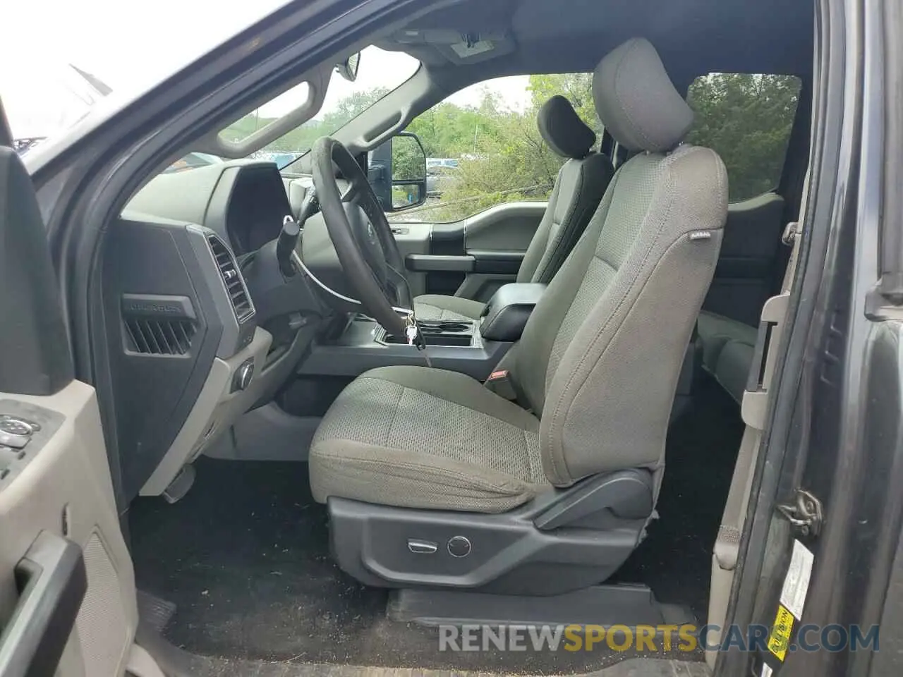 7 Photograph of a damaged car 1FD8X3HT2KEE17555 FORD F350 2019