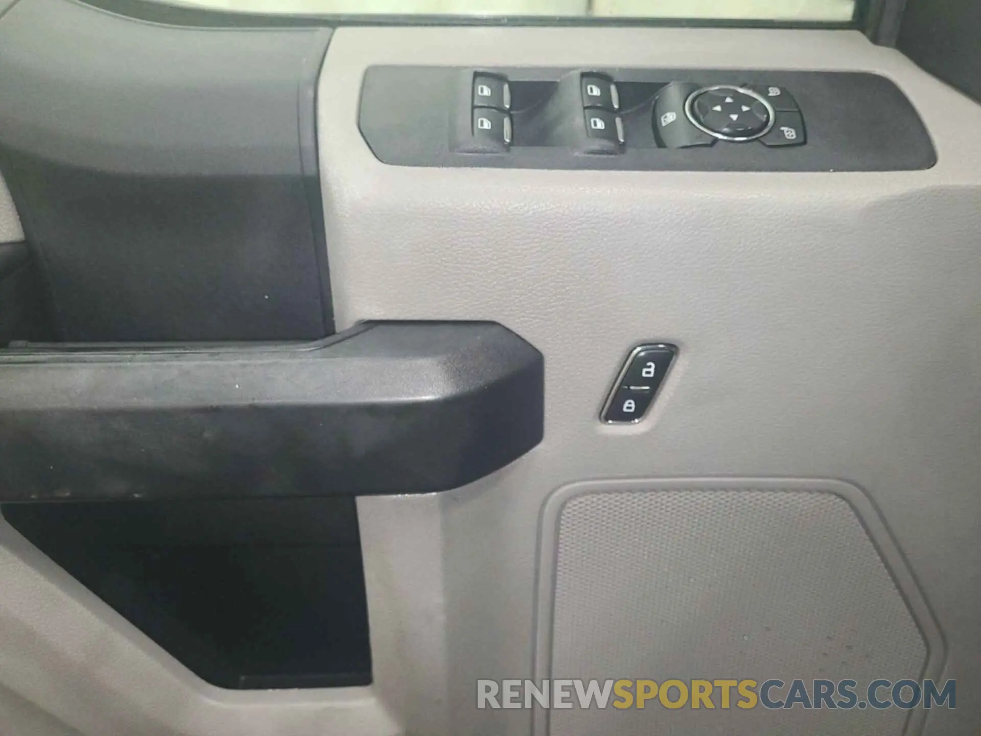 10 Photograph of a damaged car 1FT7W3AT3KEF23218 FORD F350 2019