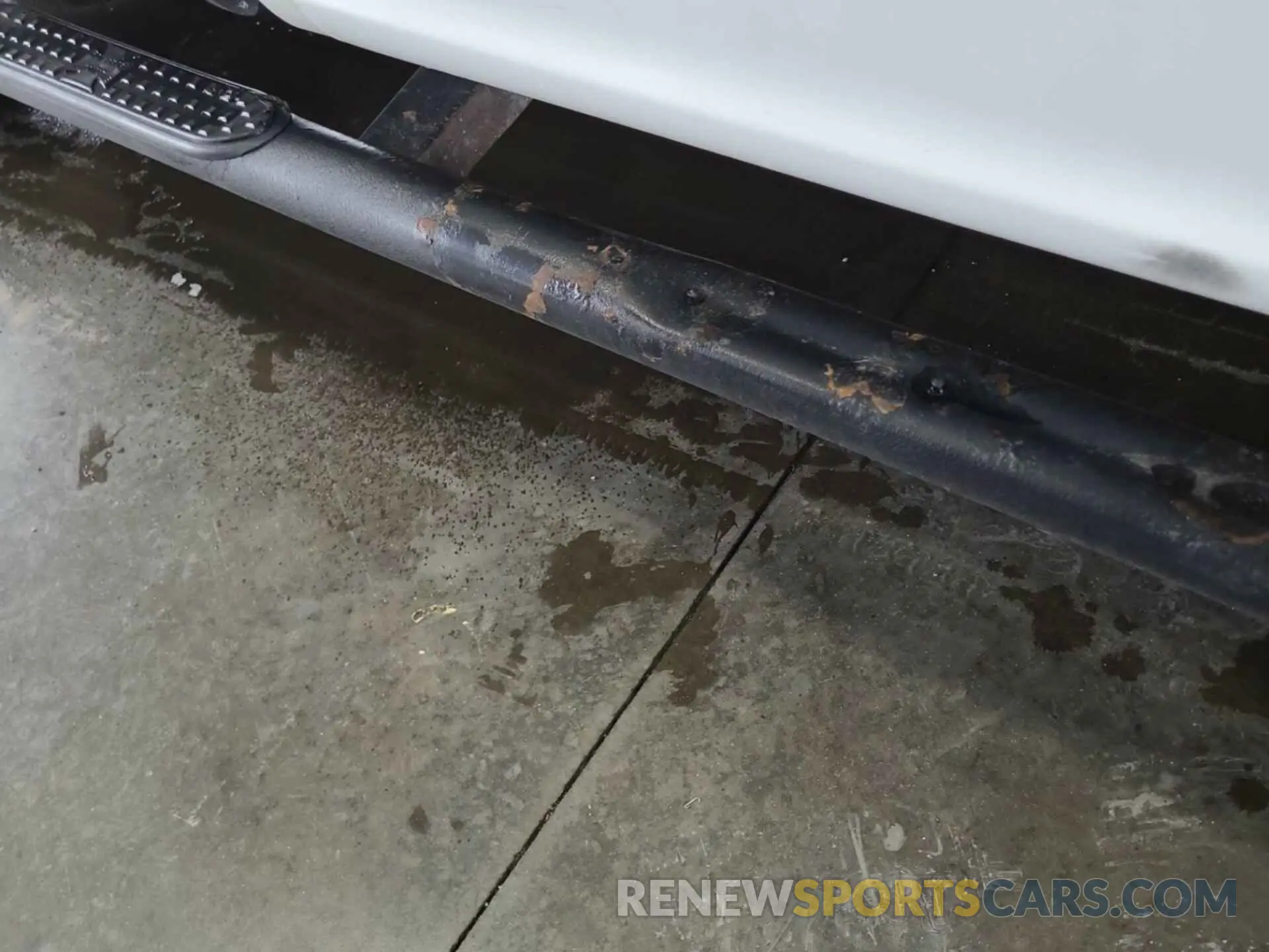 18 Photograph of a damaged car 1FT7W3AT3KEF23218 FORD F350 2019