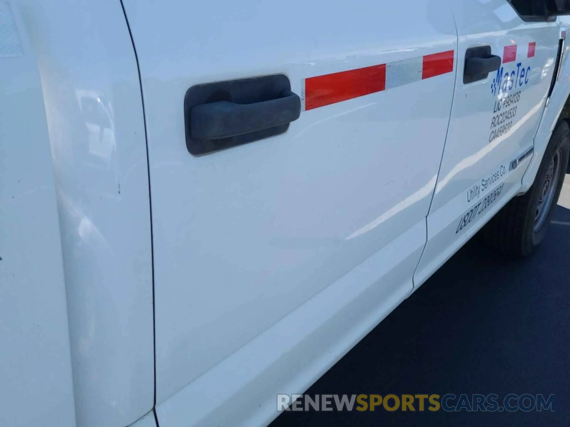 33 Photograph of a damaged car 1FT7W3BT1KED68229 FORD F350 2019