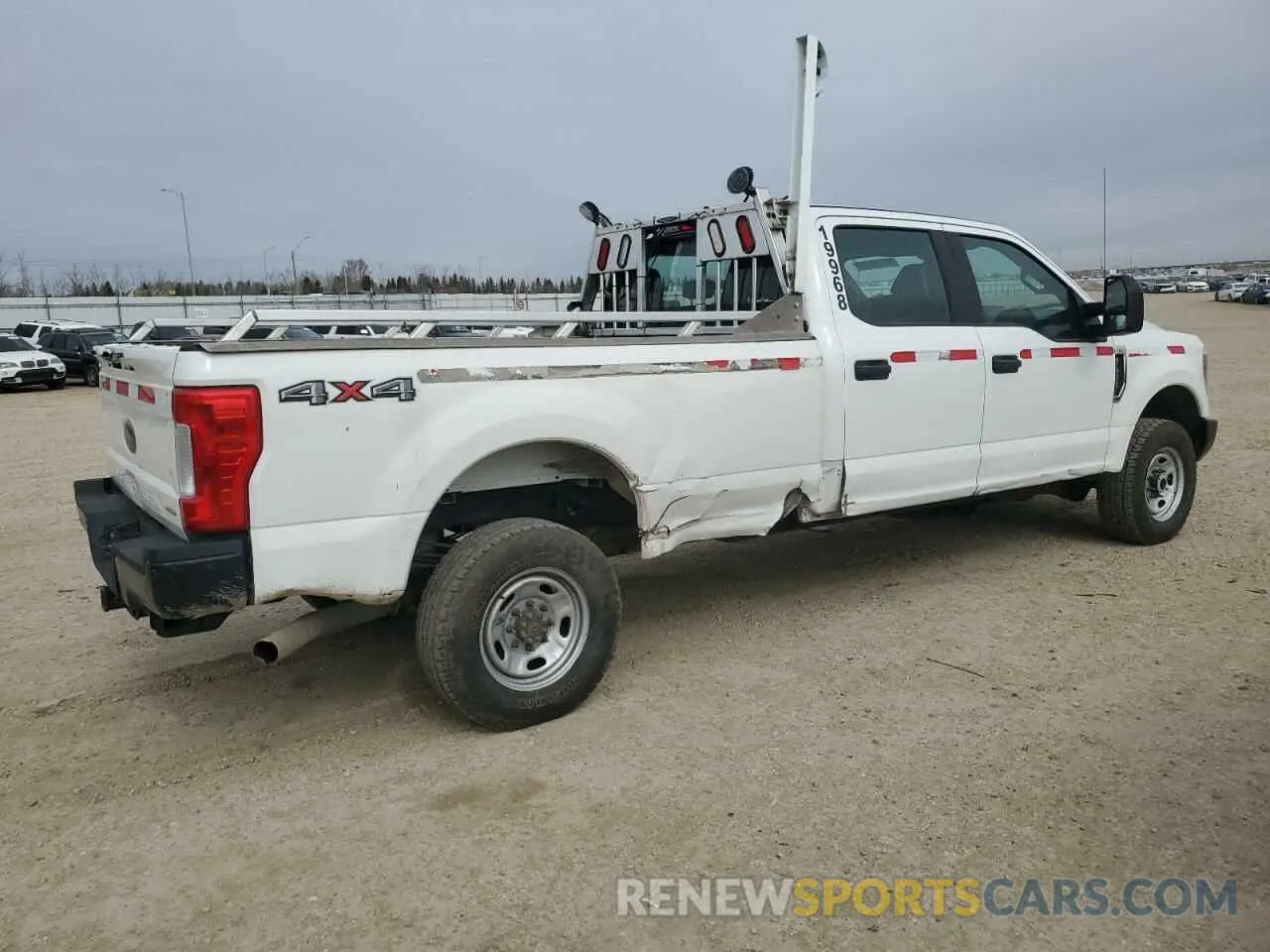3 Фотография поврежденного автомобиля 1FT8W3B66KEC64396 FORD F350 2019