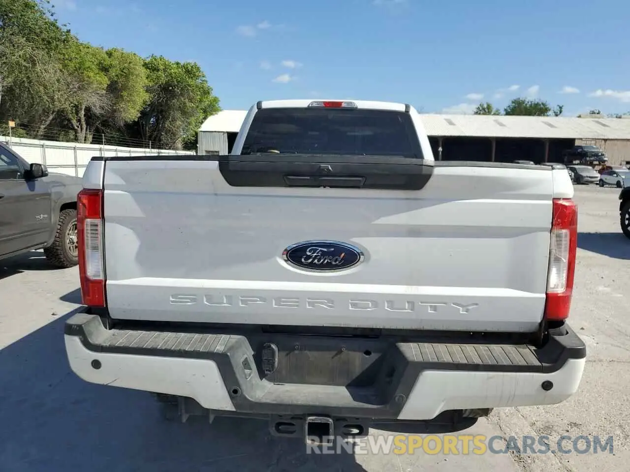 6 Фотография поврежденного автомобиля 1FT8W3BT1KEF77362 FORD F350 2019