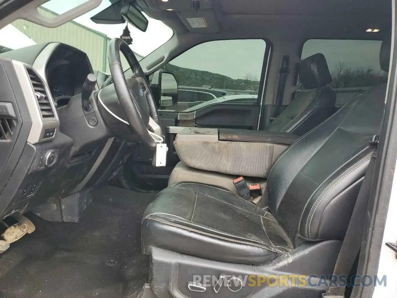 7 Photograph of a damaged car 1FT8W3BT3KED23989 FORD F350 2019