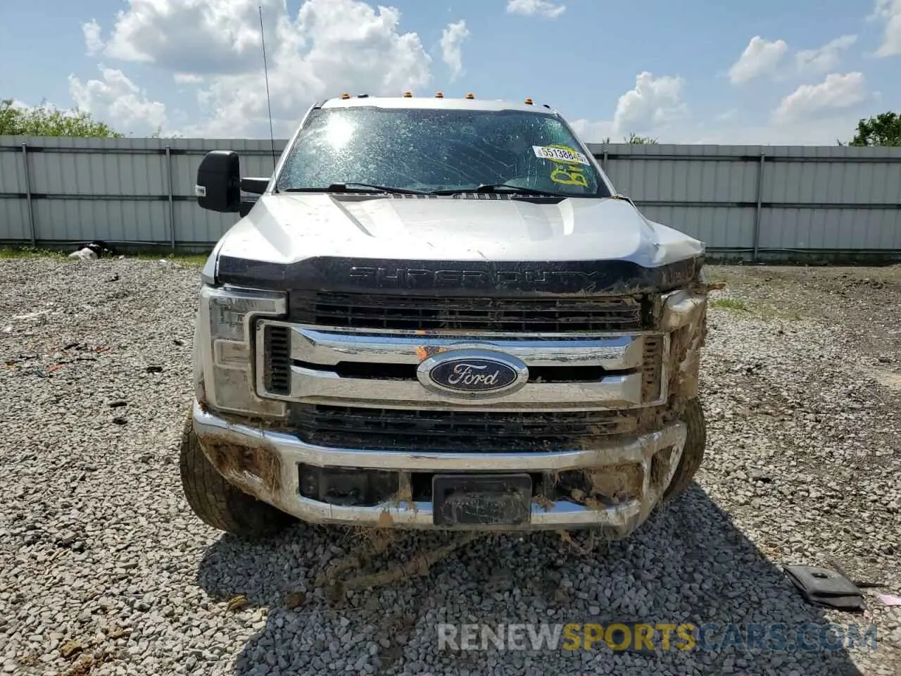5 Photograph of a damaged car 1FT8W3BT3KEE03423 FORD F350 2019