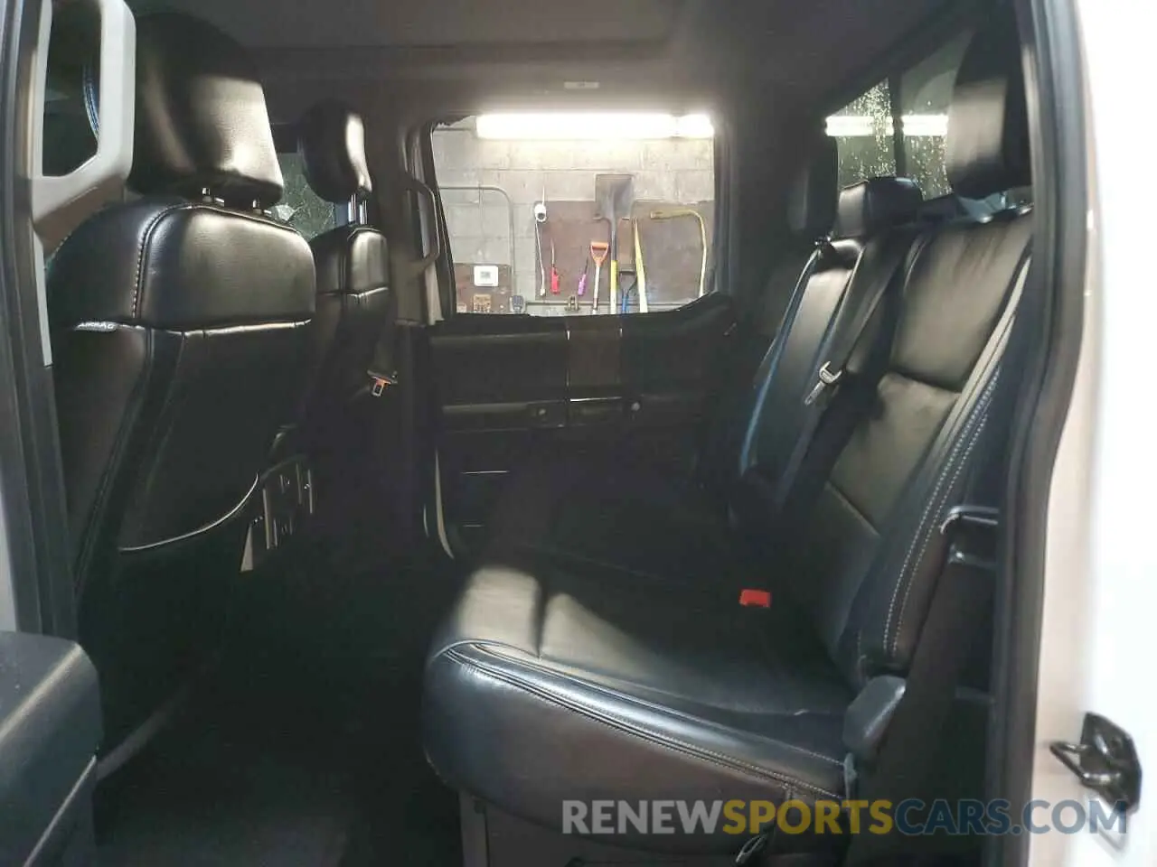 10 Photograph of a damaged car 1FT8W3BT4KEC28891 FORD F350 2019