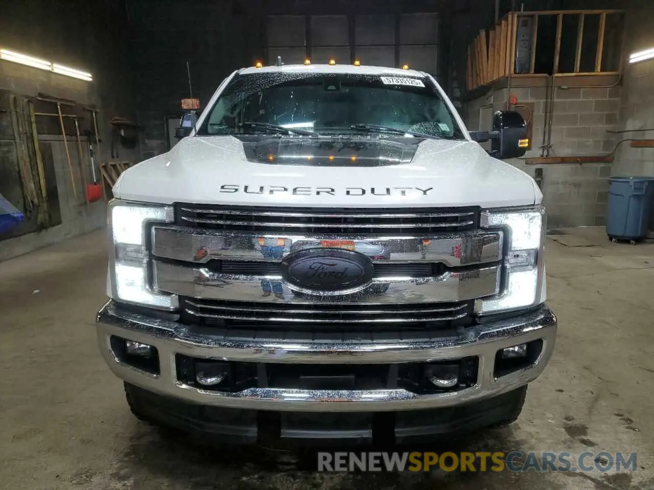 5 Photograph of a damaged car 1FT8W3BT4KEC28891 FORD F350 2019