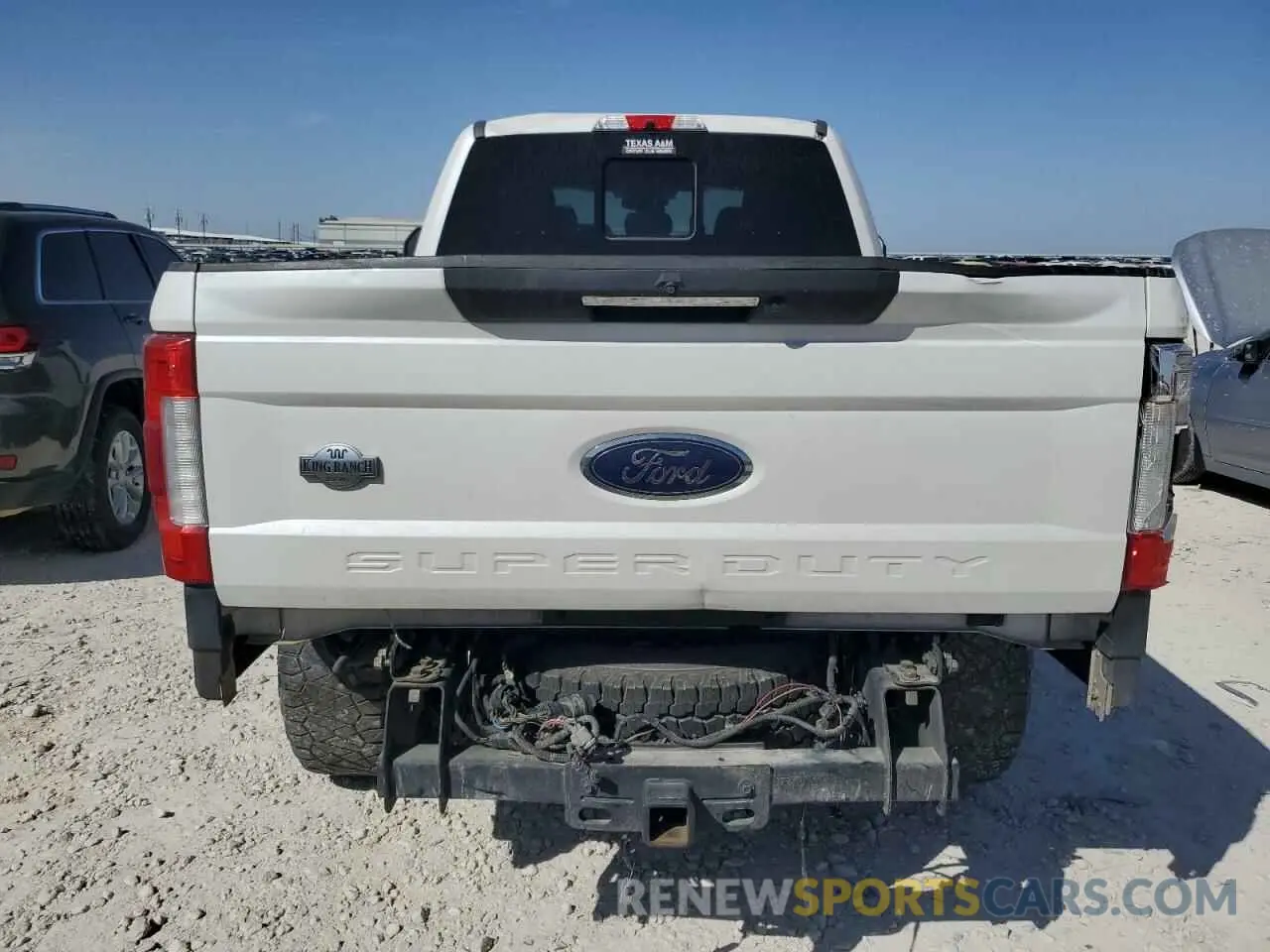 6 Фотография поврежденного автомобиля 1FT8W3BT8KEE64041 FORD F350 2019
