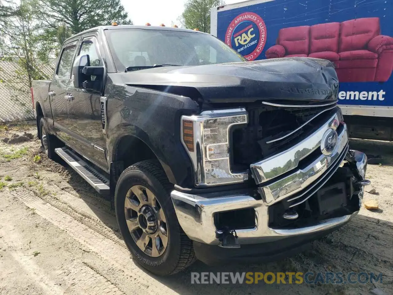 4 Photograph of a damaged car 1FT8W3BT8KEG29067 FORD F350 2019