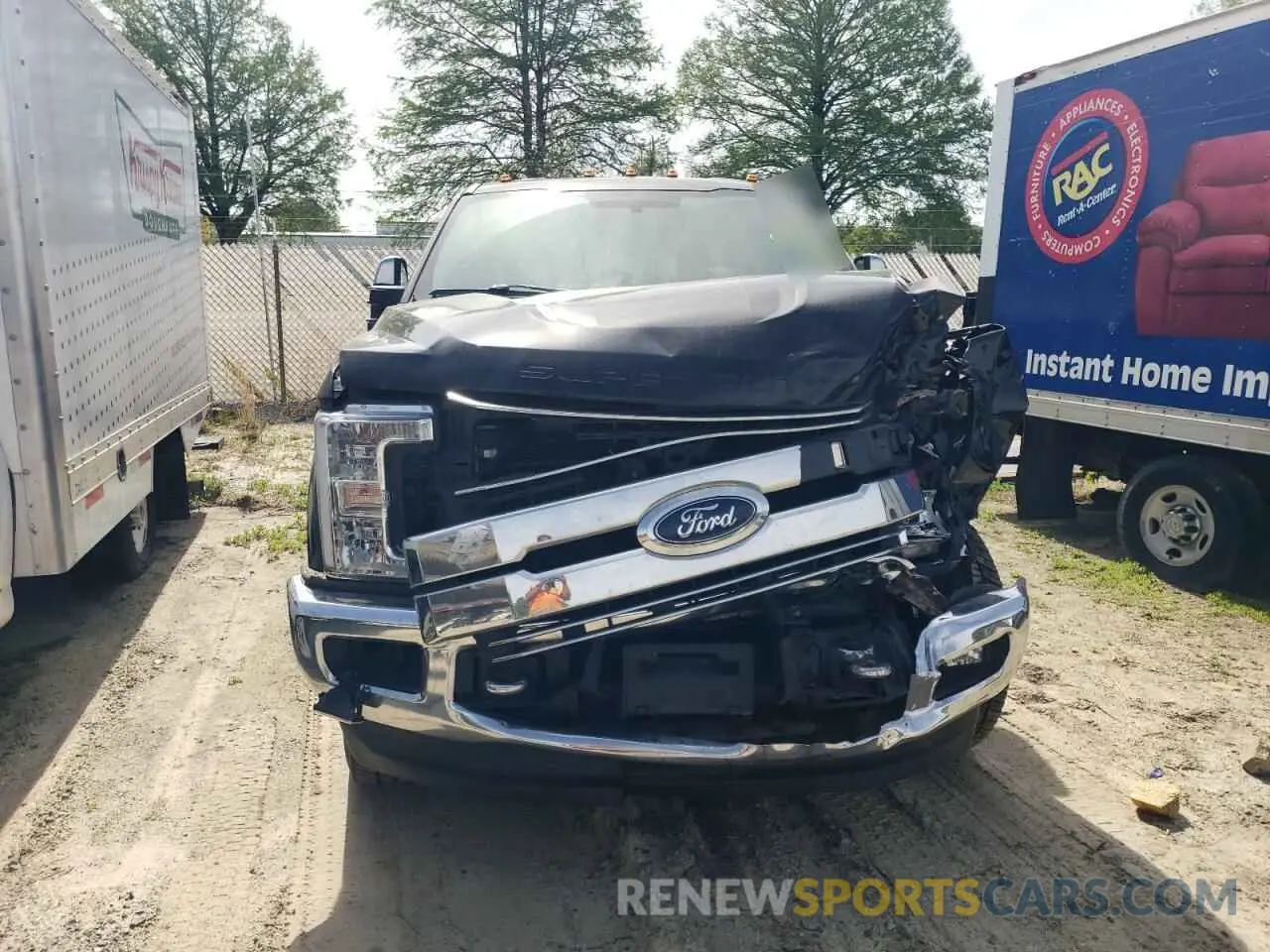 5 Photograph of a damaged car 1FT8W3BT8KEG29067 FORD F350 2019