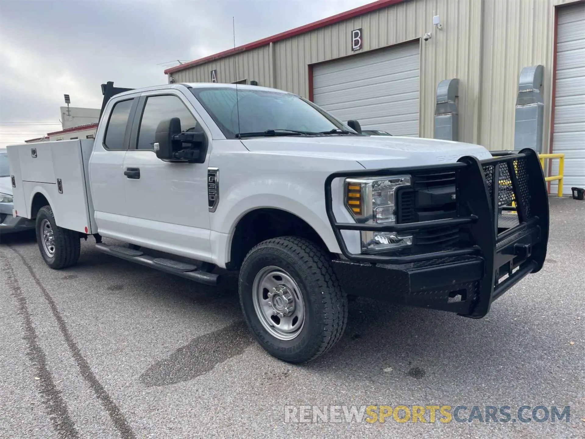 15 Photograph of a damaged car 1FT8X3B62KEC81418 FORD F350 2019