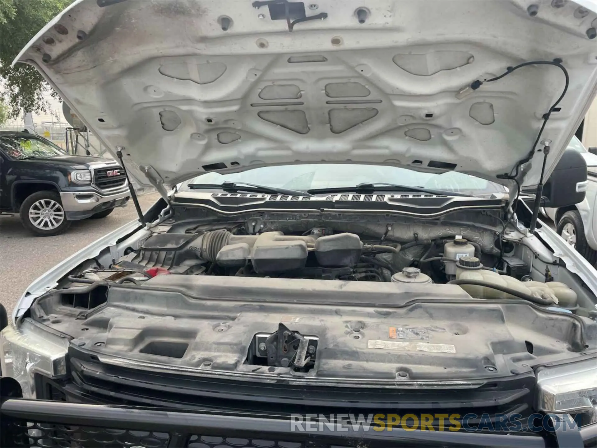 28 Photograph of a damaged car 1FT8X3B62KEC81418 FORD F350 2019