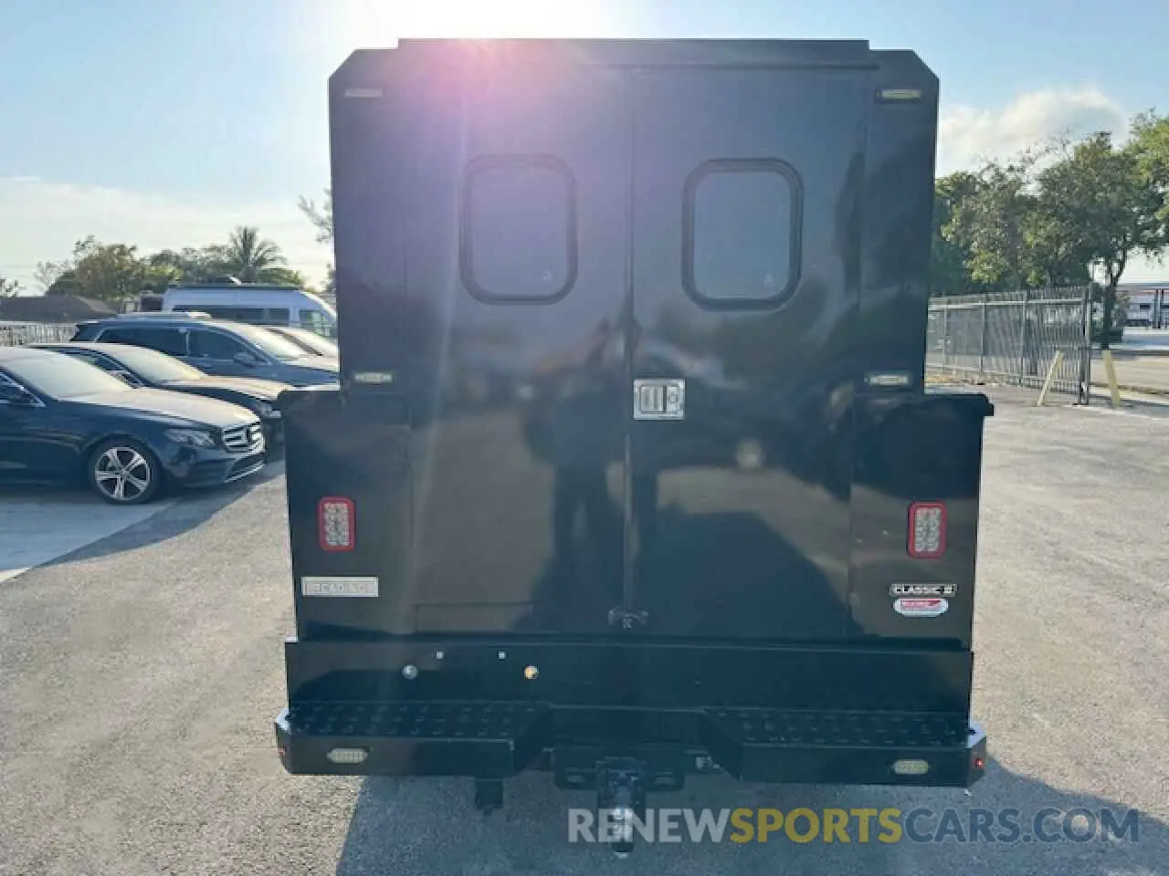 6 Photograph of a damaged car 1FDRF3A67LED30523 FORD F350 2020
