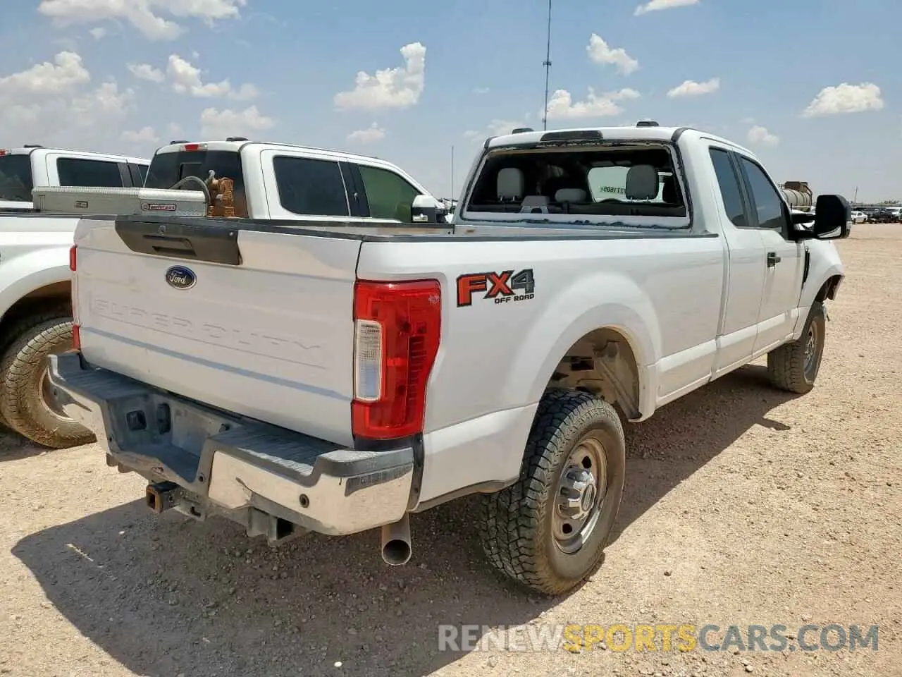 3 Фотография поврежденного автомобиля 1FD8X3B63MED00301 FORD F350 2021