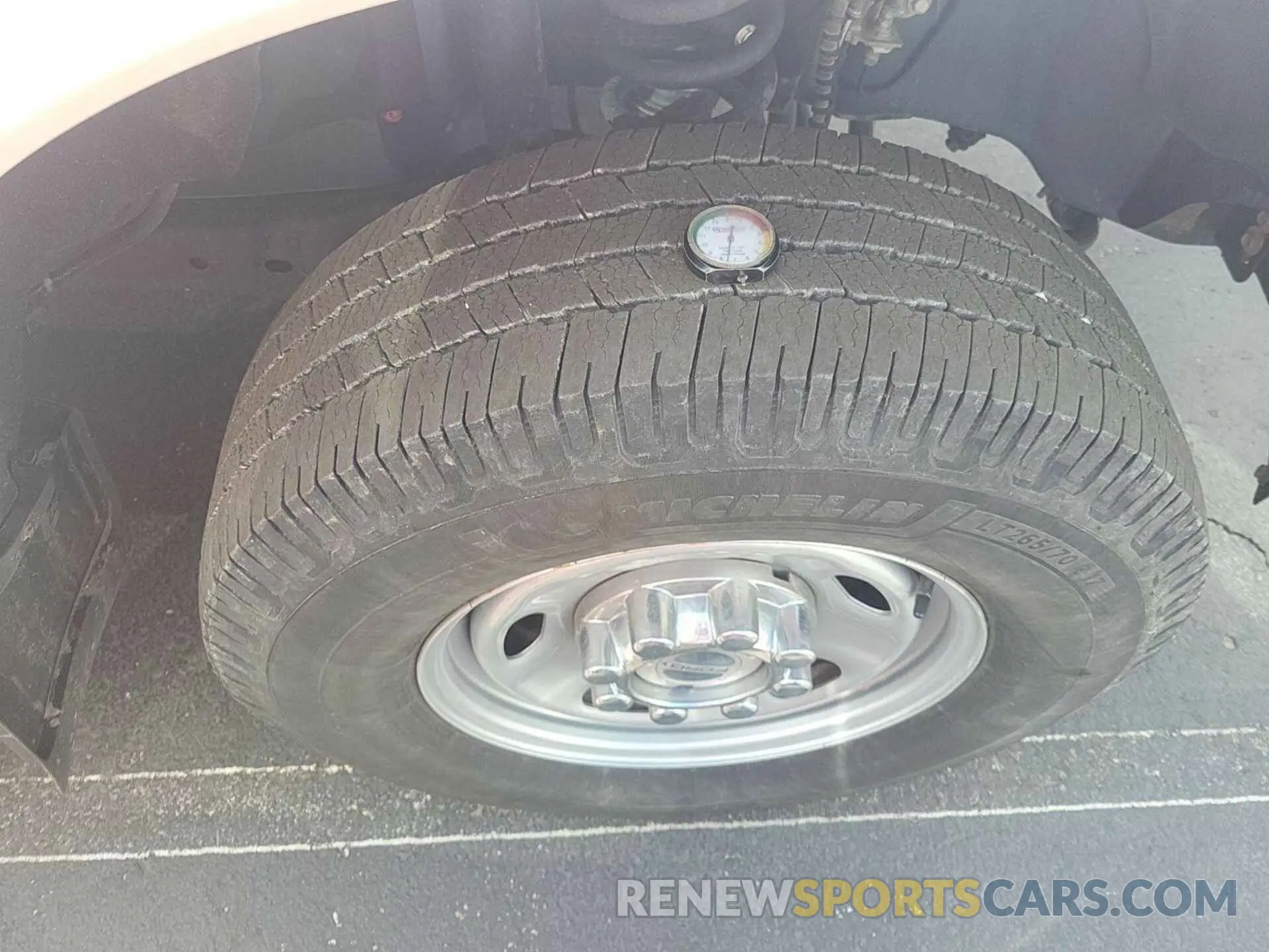 19 Photograph of a damaged car 1FT8W3BTXMEC12343 FORD F350 2021